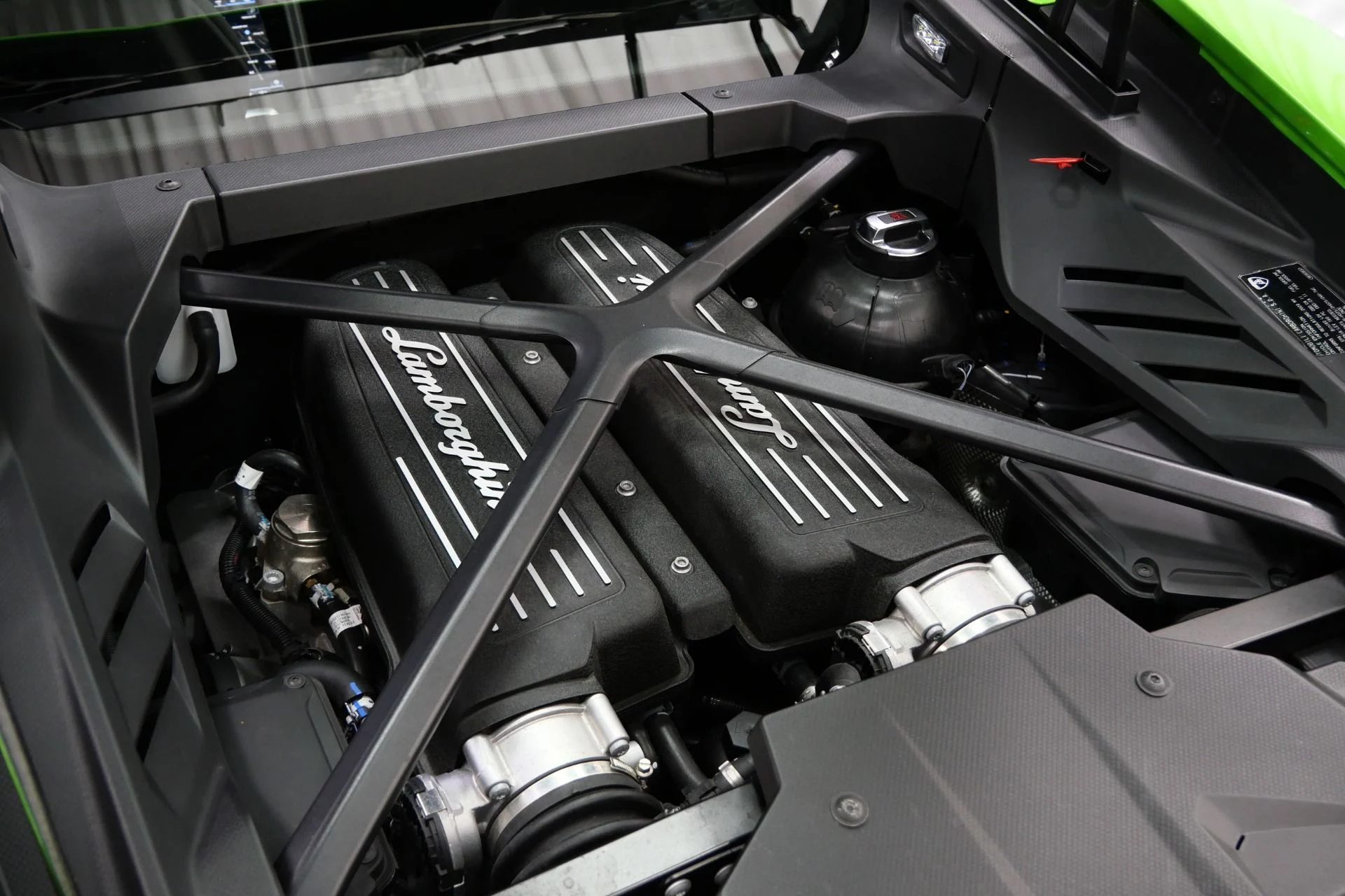 mph010_4245485573_Used_2020_Lamborghini_Huracan_LP_640_4_EVO_1745941837_bdfd7ee3ee