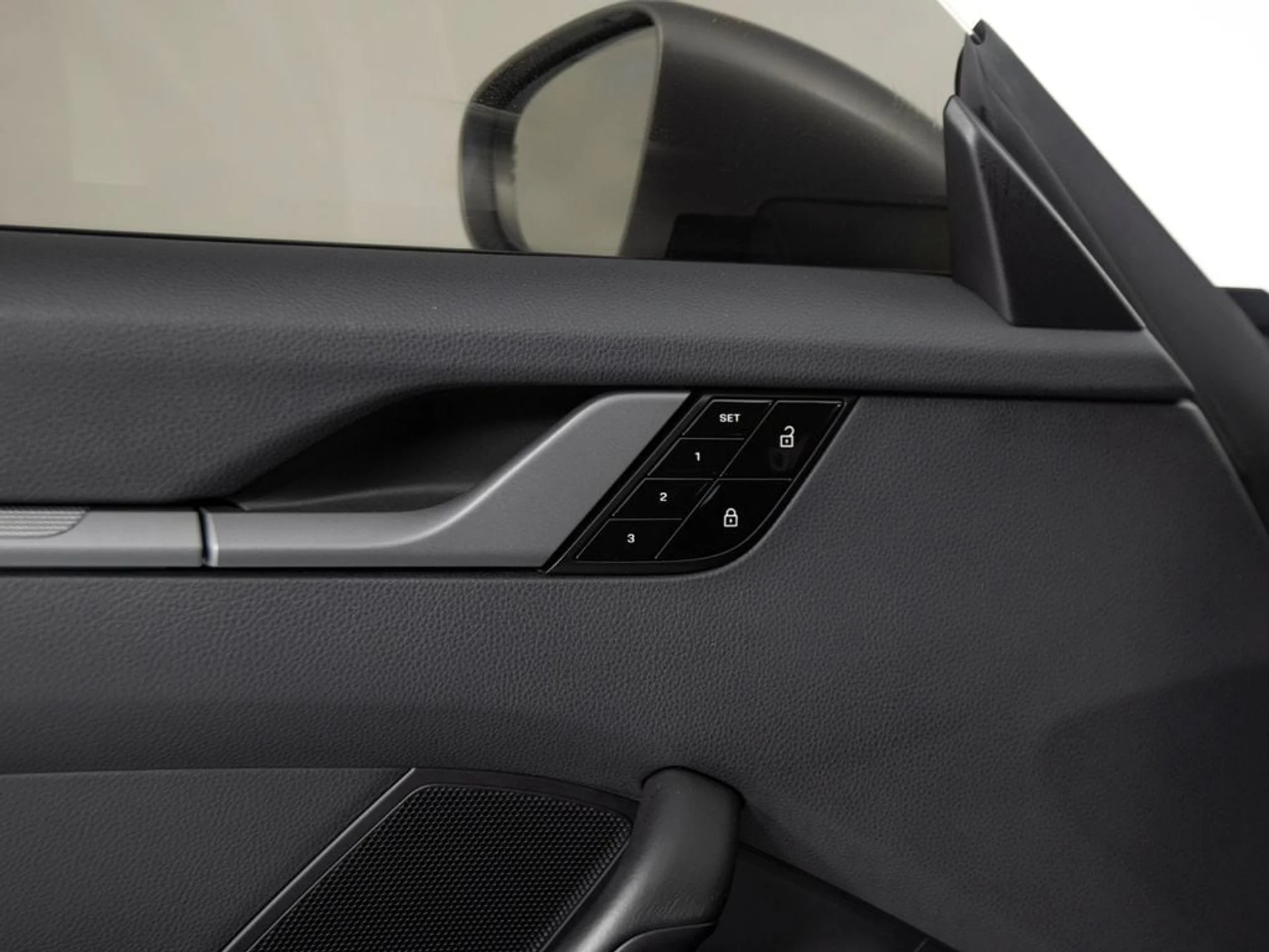 mph010_4251896505_0f82db6f2a42c8b7cfdfa09ba7ffab36x_f285460f21