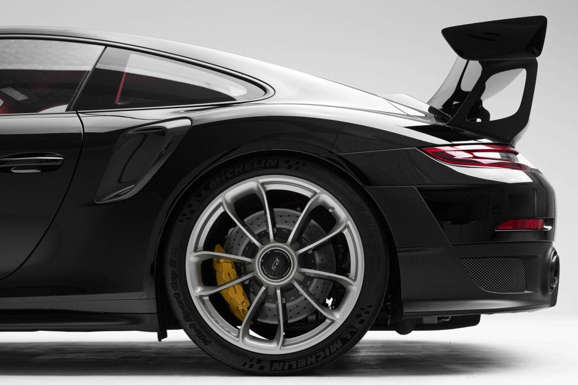 mph010_4258204179_Used_2018_Porsche_911_GT_2_RS_1774025652_8fe99bbf0d