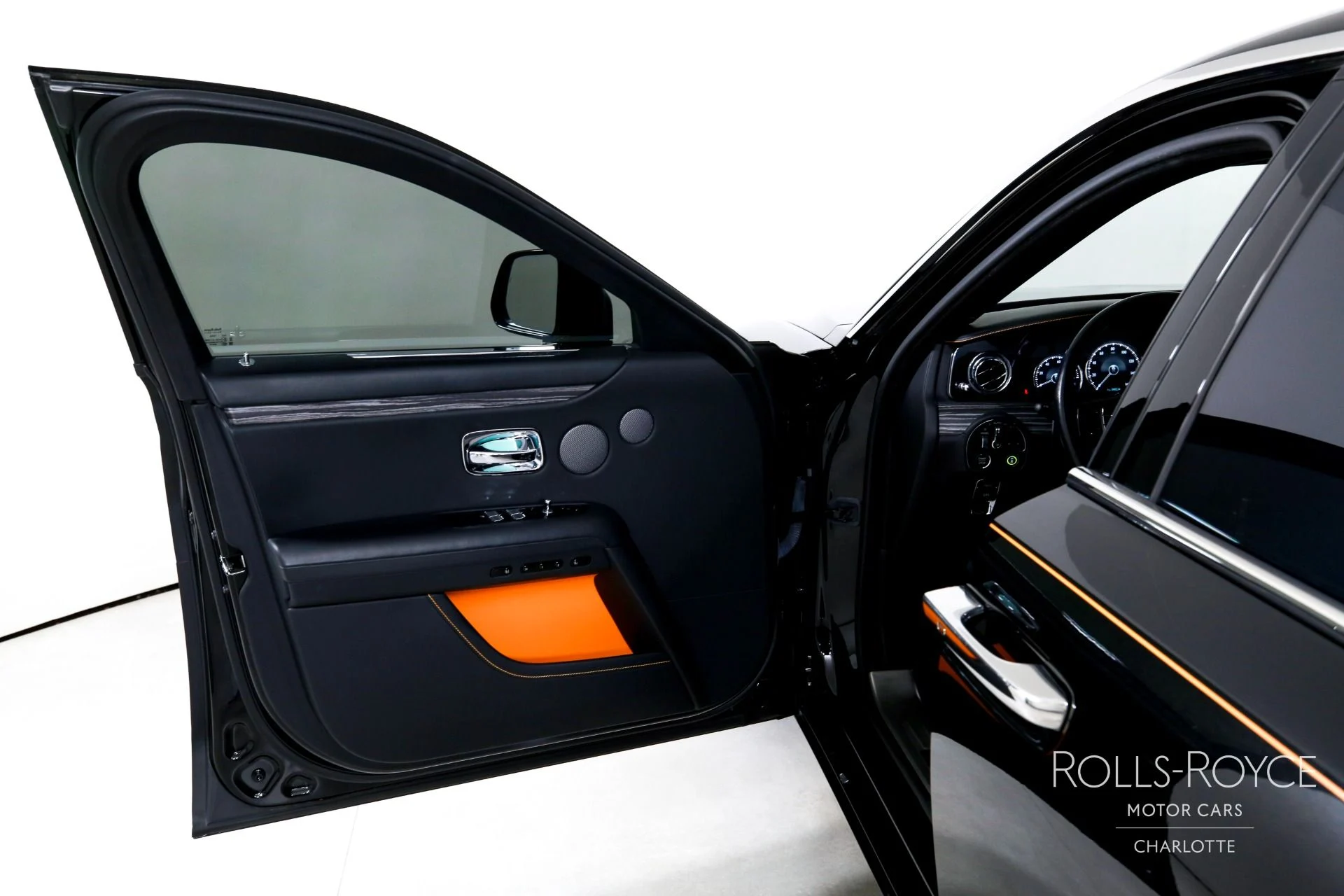 mph010_426211434_Used_2021_Rolls_Royce_Ghost_1760809927_be8875d30f
