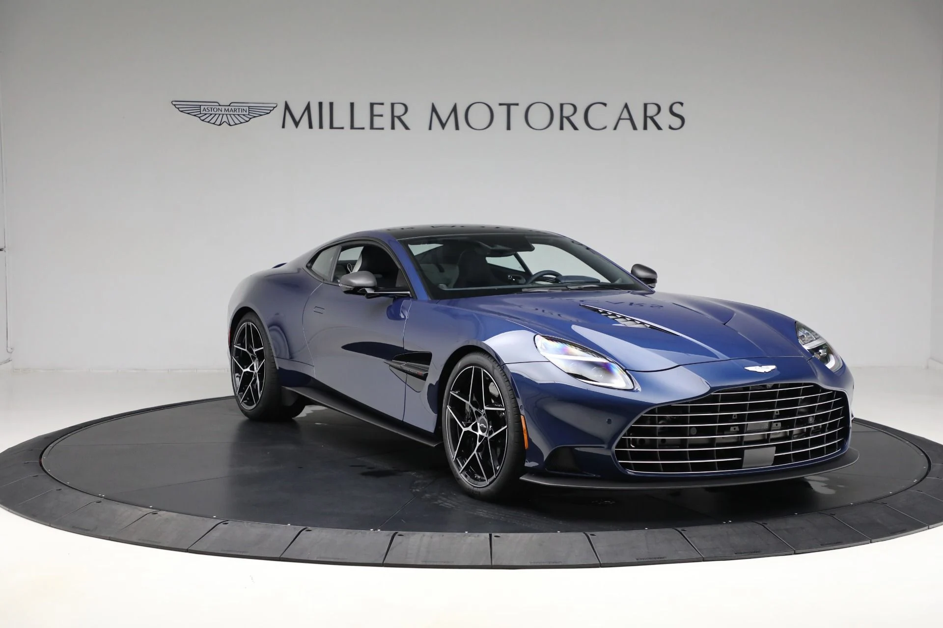 mph010_4265154917_New_2025_Aston_Martin_Vanquish_1735676879_d005b37bbd