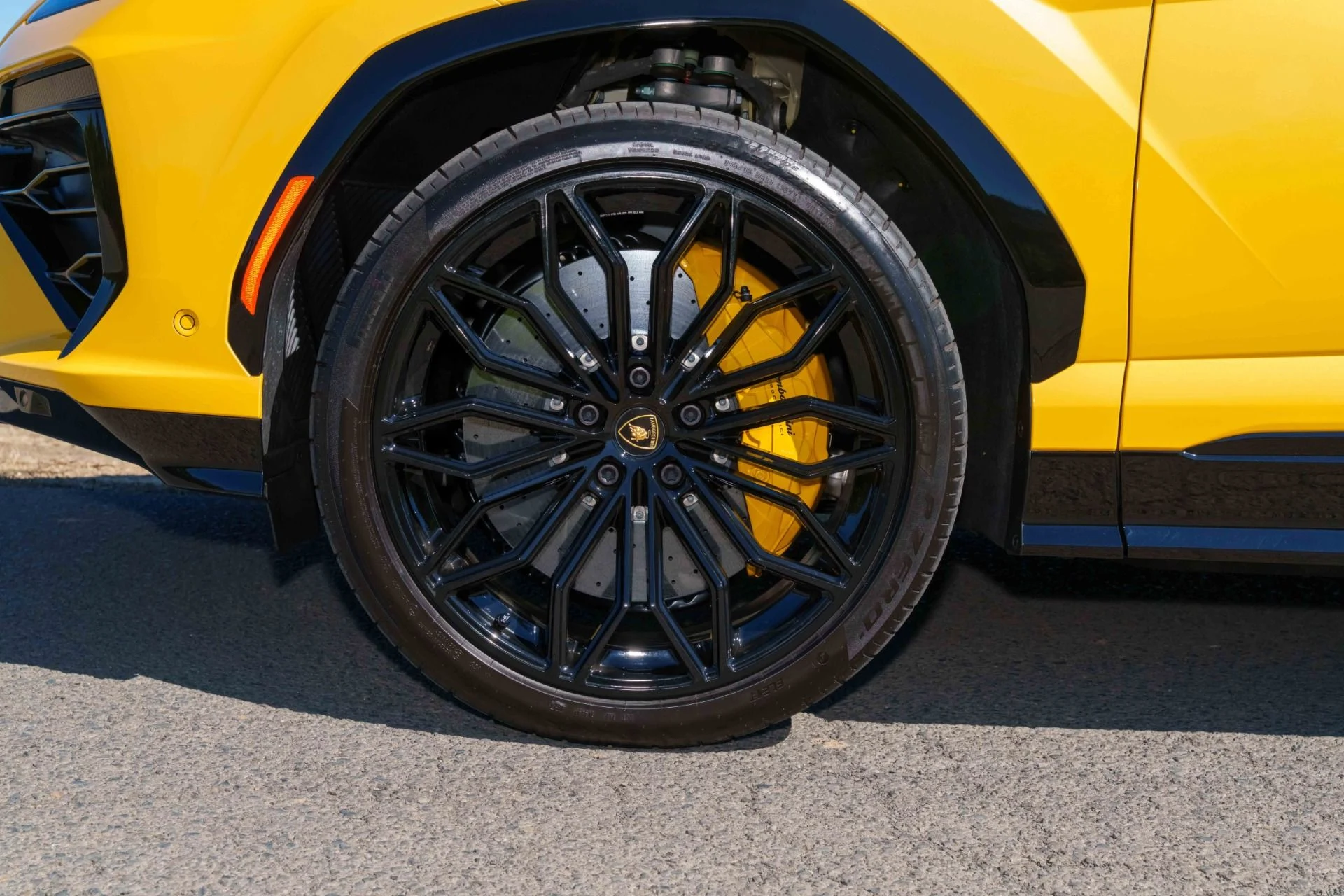 mph010_4265911887_Used_2025_Lamborghini_Urus_SE_1759793219_6d3fe50430