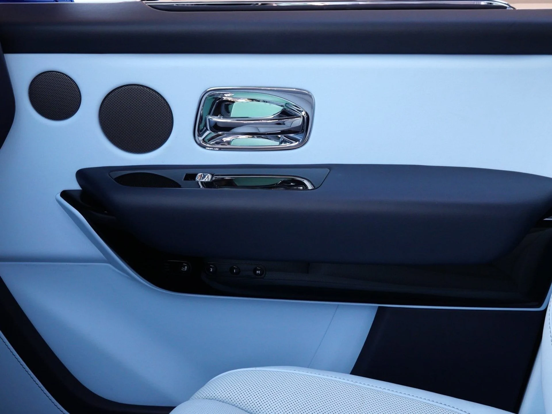 mph010_4265995985_fa96b2105e2722aa4545d97f18f26213x_ff7cd138cf