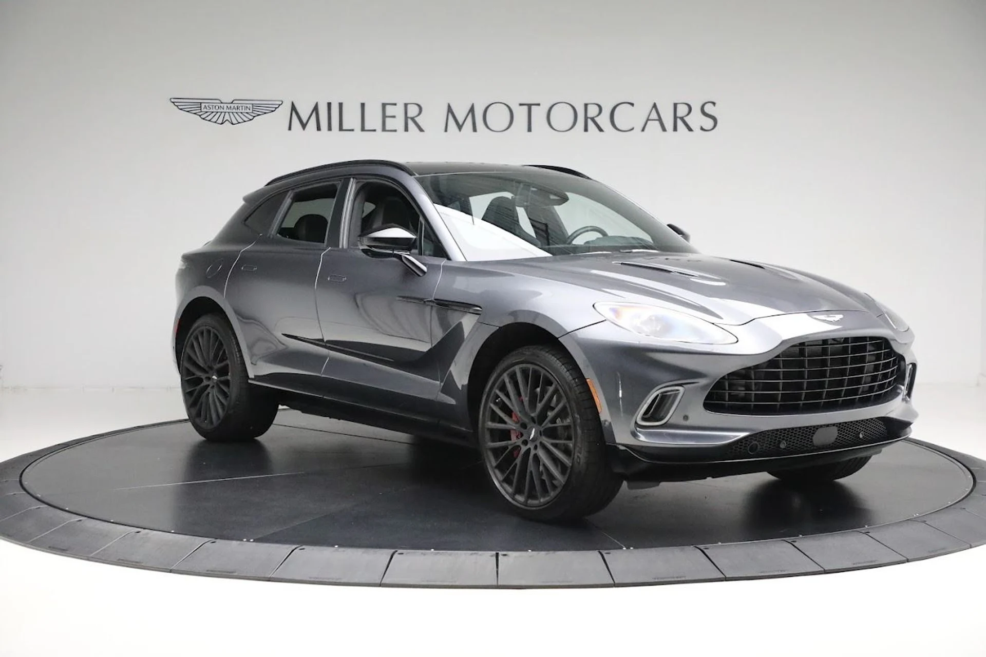 mph010_4271826584_Used_2024_Aston_Martin_DBX_48b0e52225
