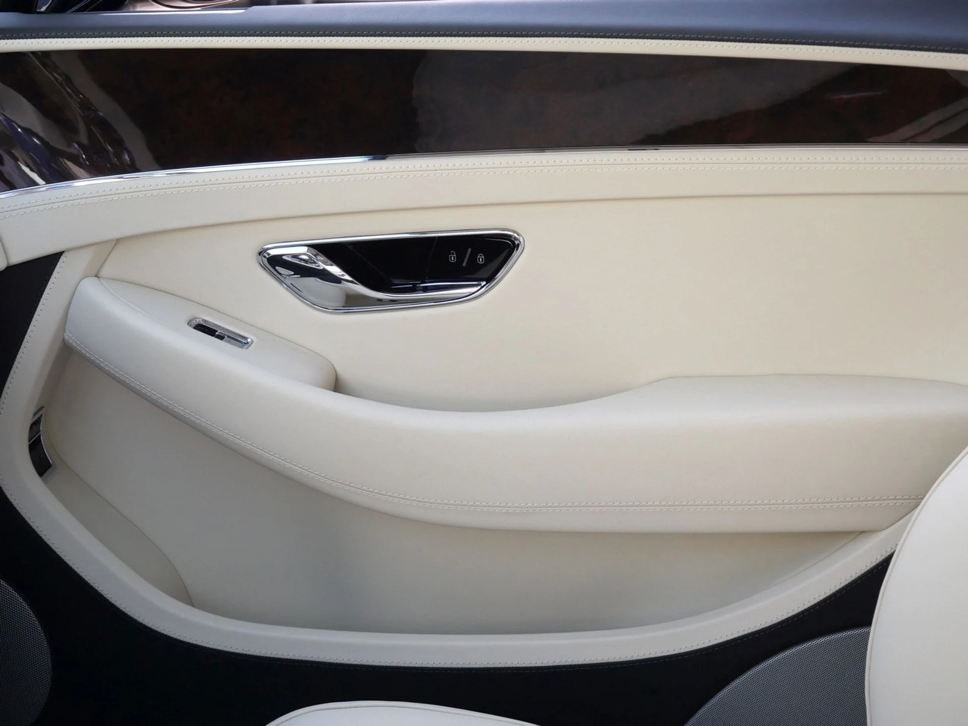 mph010_4275644878_2fd2956d75aa45639796023d9c16ca54_162a62dc31