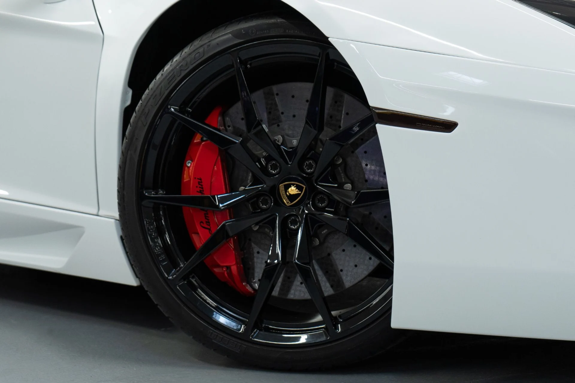 mph010_4282443153_Used_2015_Lamborghini_Aventador_LP_700_4_1765230650_c79fb37fa1