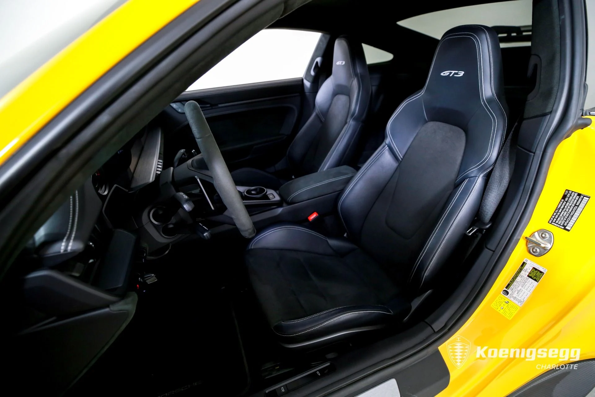 mph010_4285120993_Used_2022_Porsche_911_GT_3_1761085284_80b9653b2f