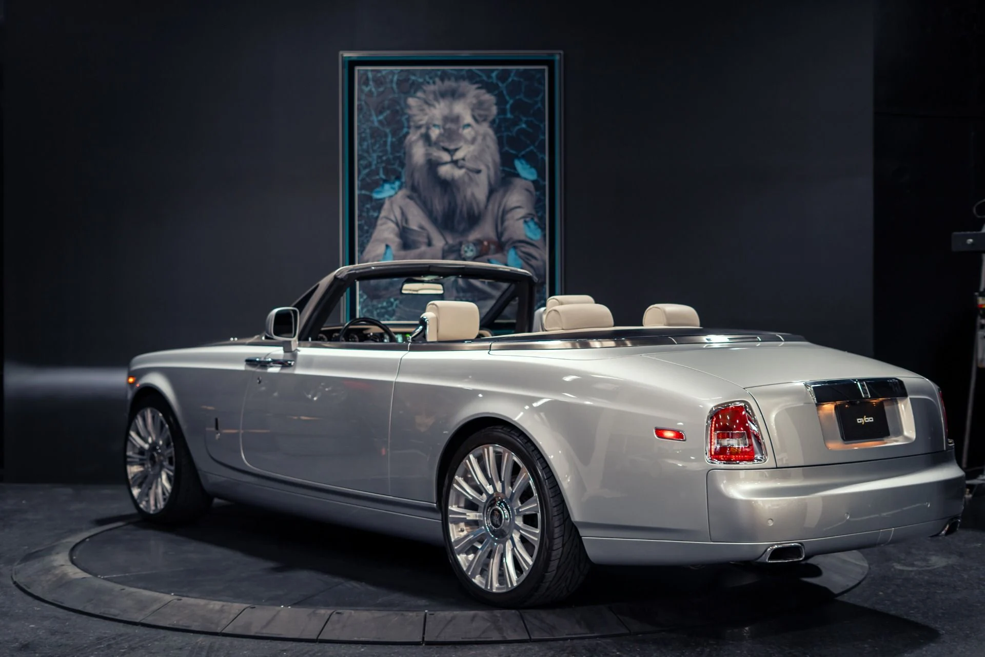mph010_4289796878_Used_2014_Rolls_Royce_Phantom_Drophead_Coupe_1782854989_ad95619f43