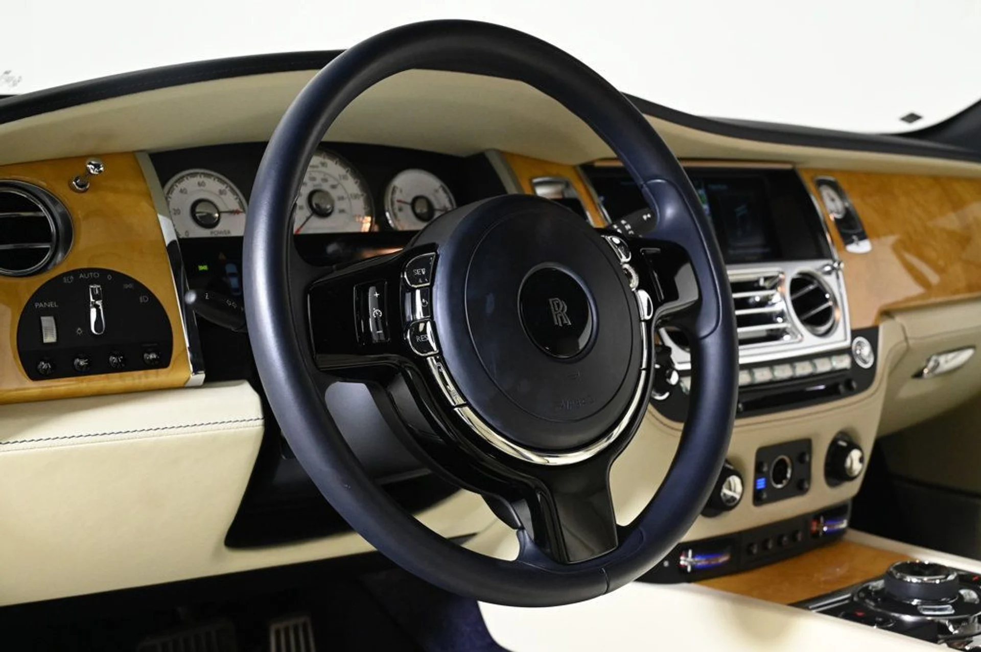 mph010_4290782462_used_2019_rolls_royce_wraith_base_11350_22954809_10_1024_369ec18475