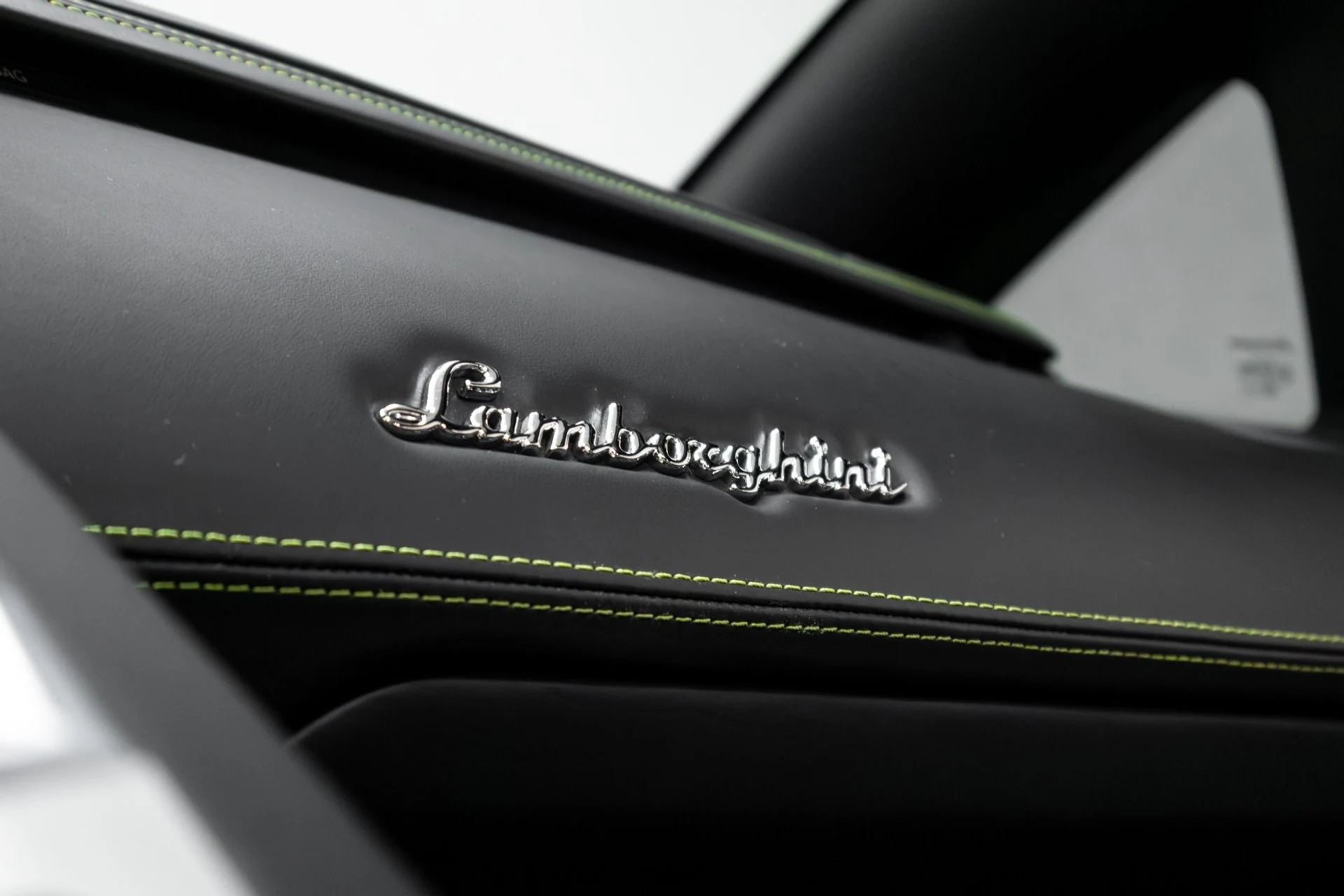 mph010_4291553273_Used_2015_Lamborghini_Aventador_1764723845_9a0a80ddfe