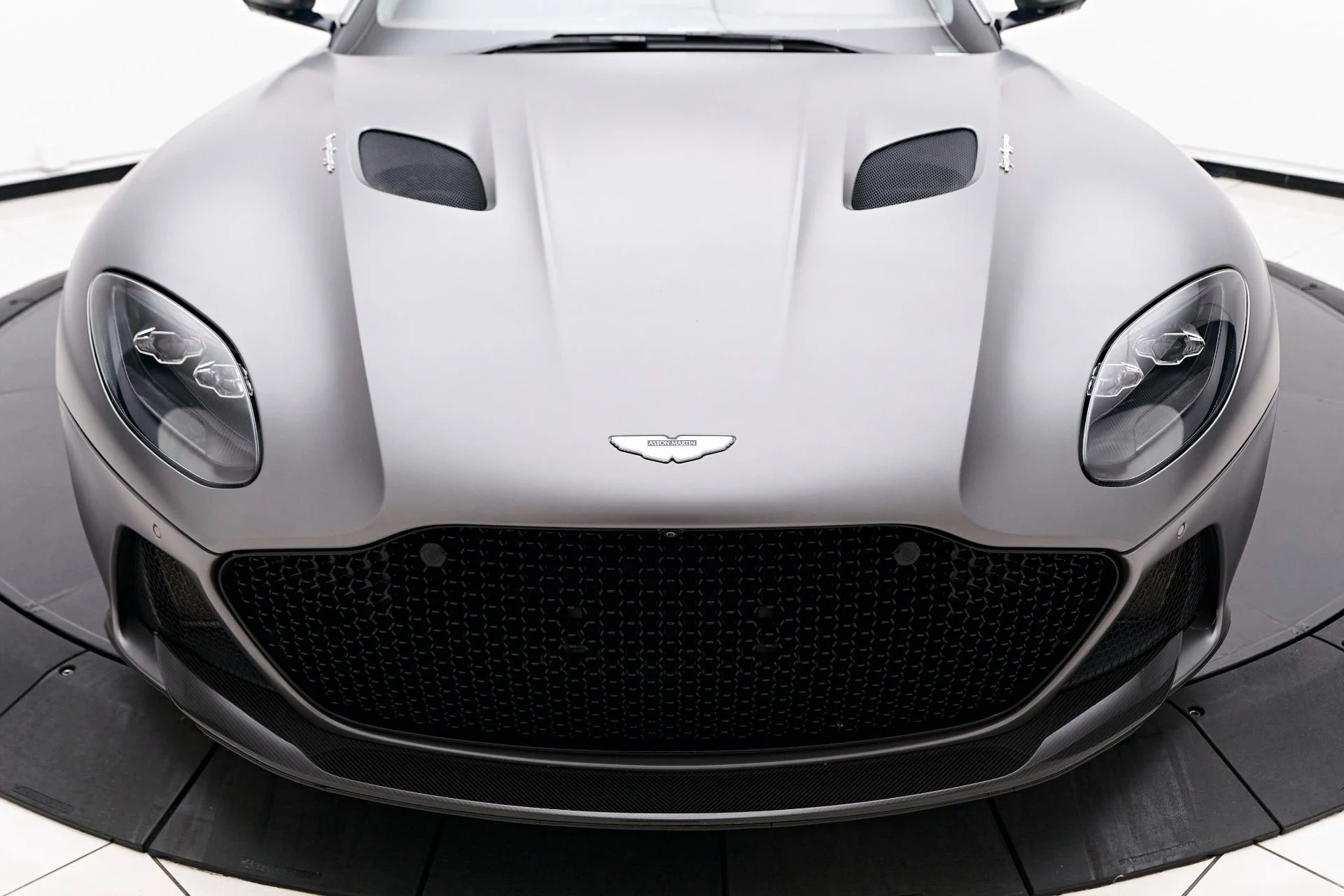 mph010_4293735334_Used_2021_Aston_Martin_DBS_Superleggera_1720056626_fea956c7c0