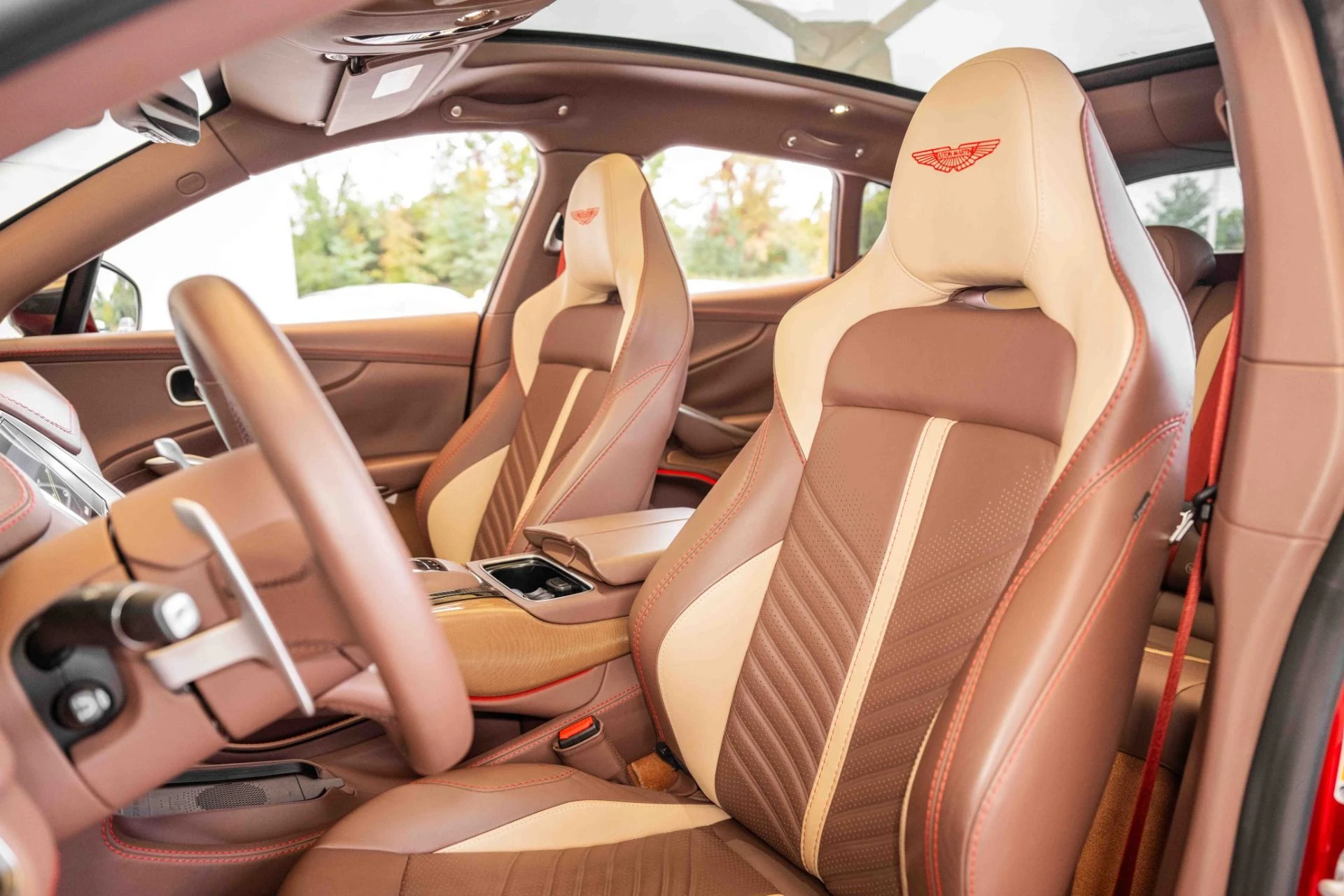 mph010_431103704_Used_2023_Aston_Martin_DBX_707_1697843884_d5c42441a8