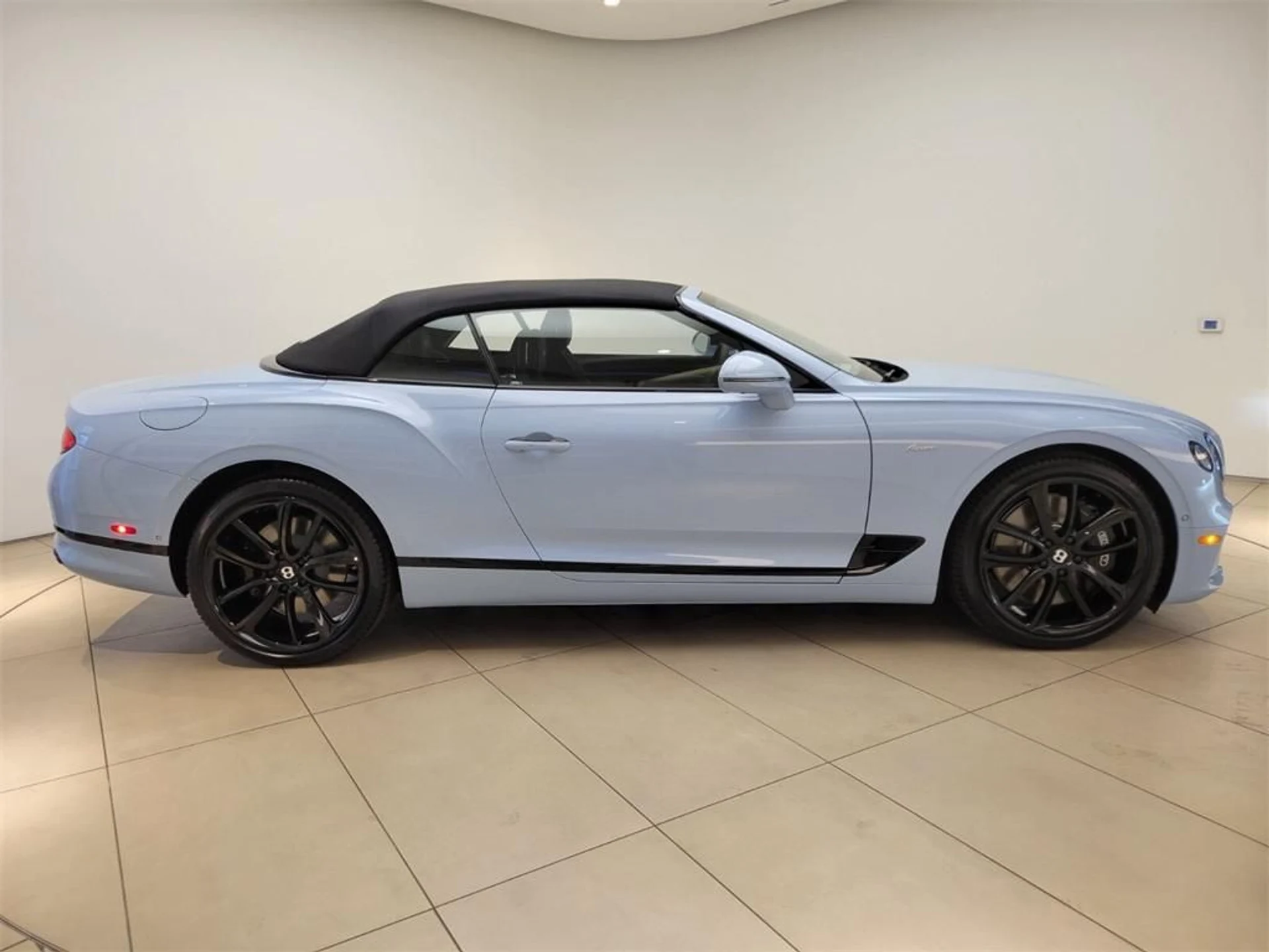 mph010_458233460_Used_2023_Bentley_Continental_GT_V8_1715721741_ae10acd1ea