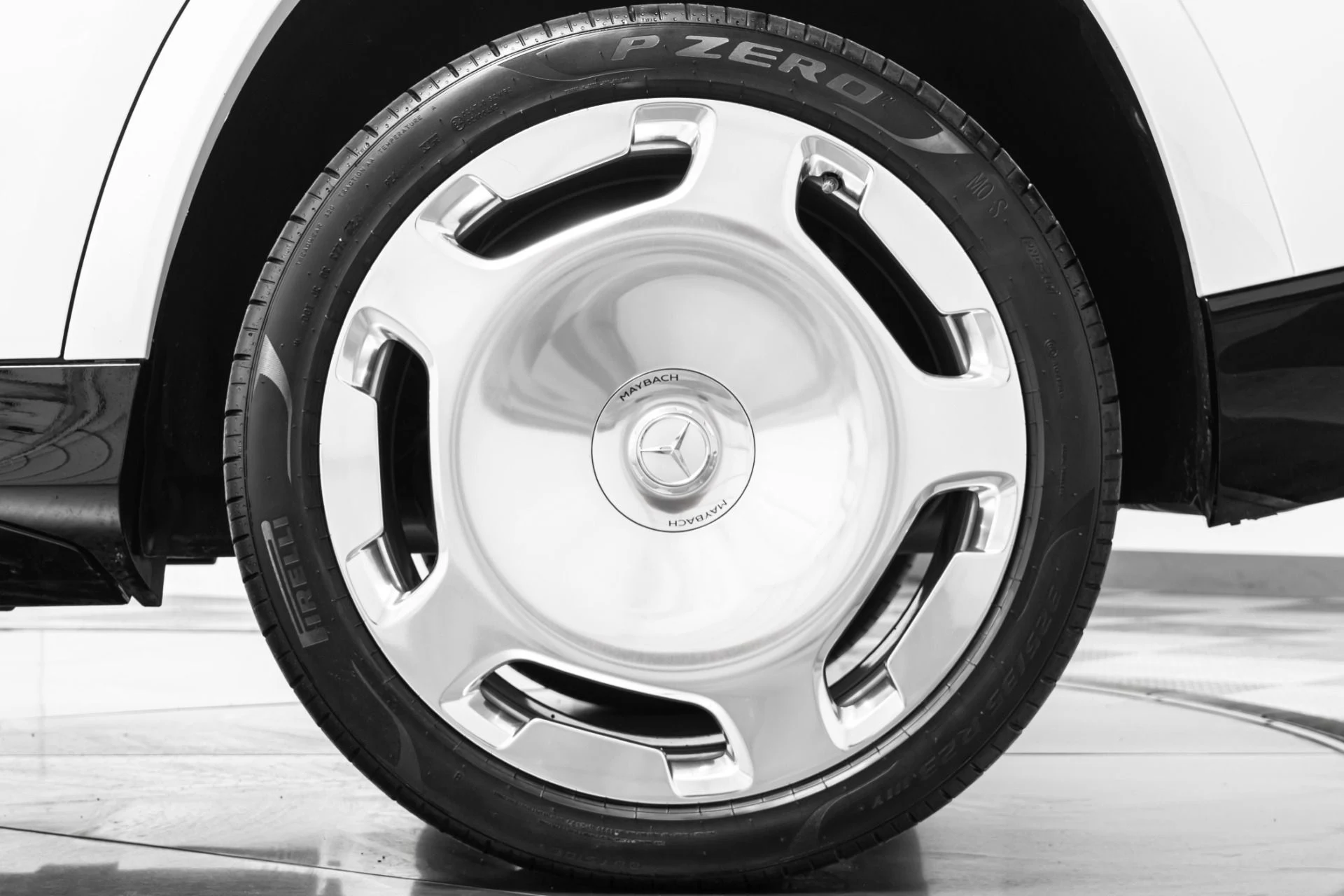 mph010_459105975_Used_2024_Mercedes_Benz_Maybach_GLS_600_4_MATIC_4_Seat_Configuration_Rear_Seat_Entertainment_1776281488_6c9486de55