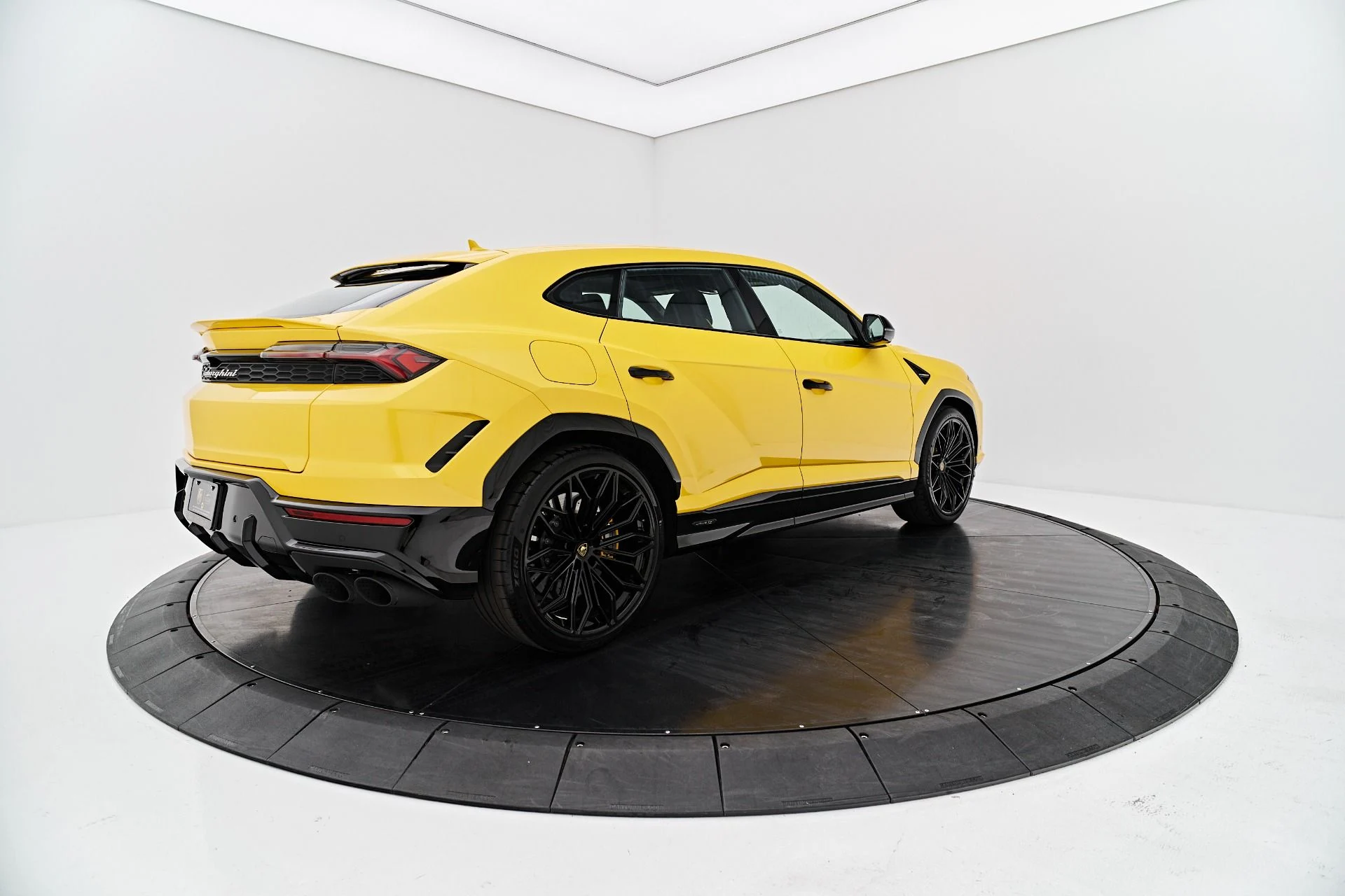 mph010_470461938_Used_2025_Lamborghini_Urus_SE_1788049840_3e6e2de538