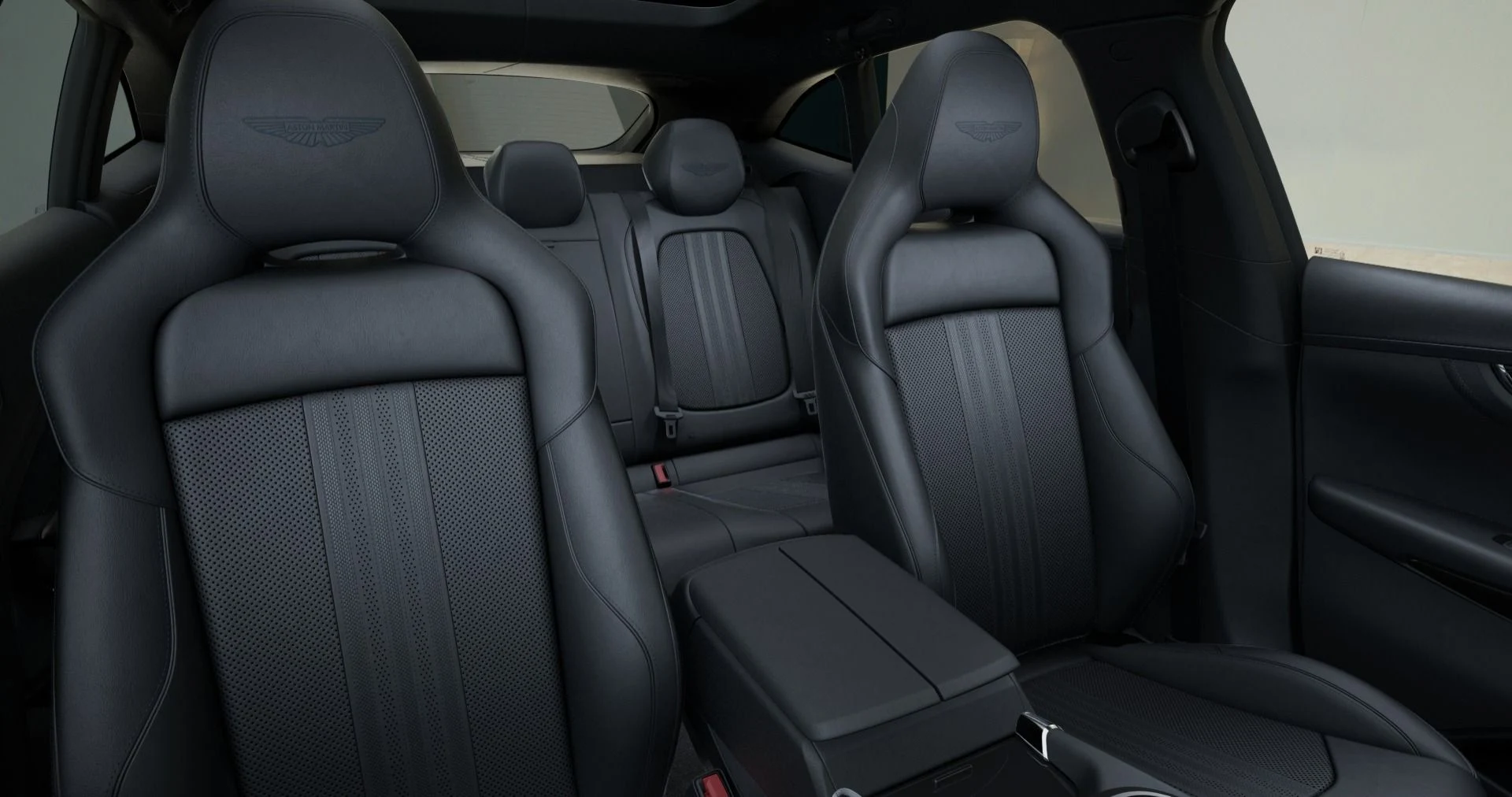 mph010_471635226_New_2026_Aston_Martin_DBX_707_1764975044_5c45abda55