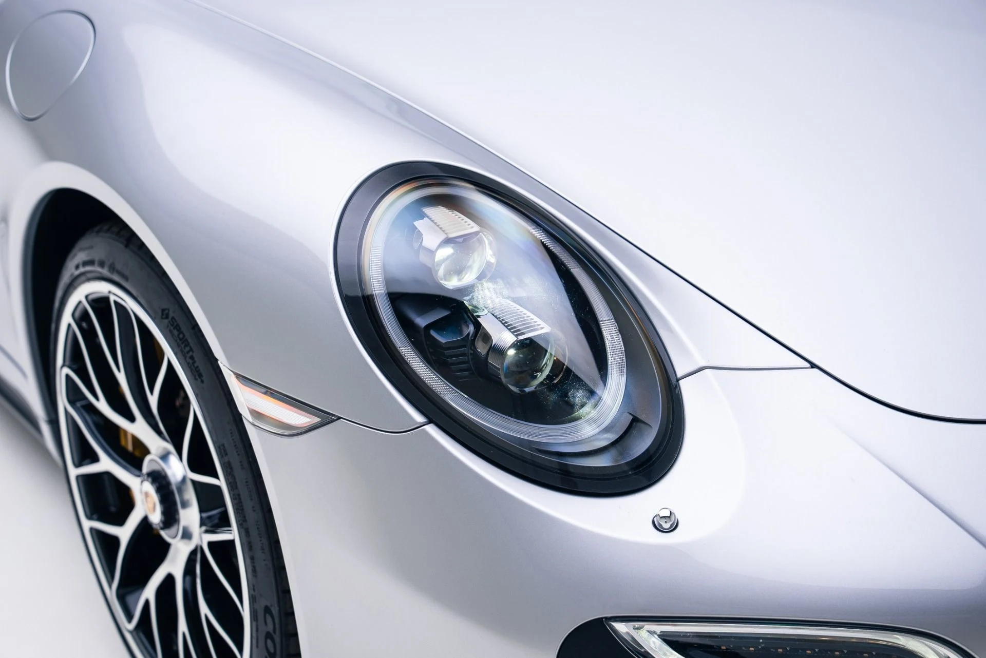 mph010_472290288_Used_2016_Porsche_911_Turbo_S_1764978291_1cbfec5577