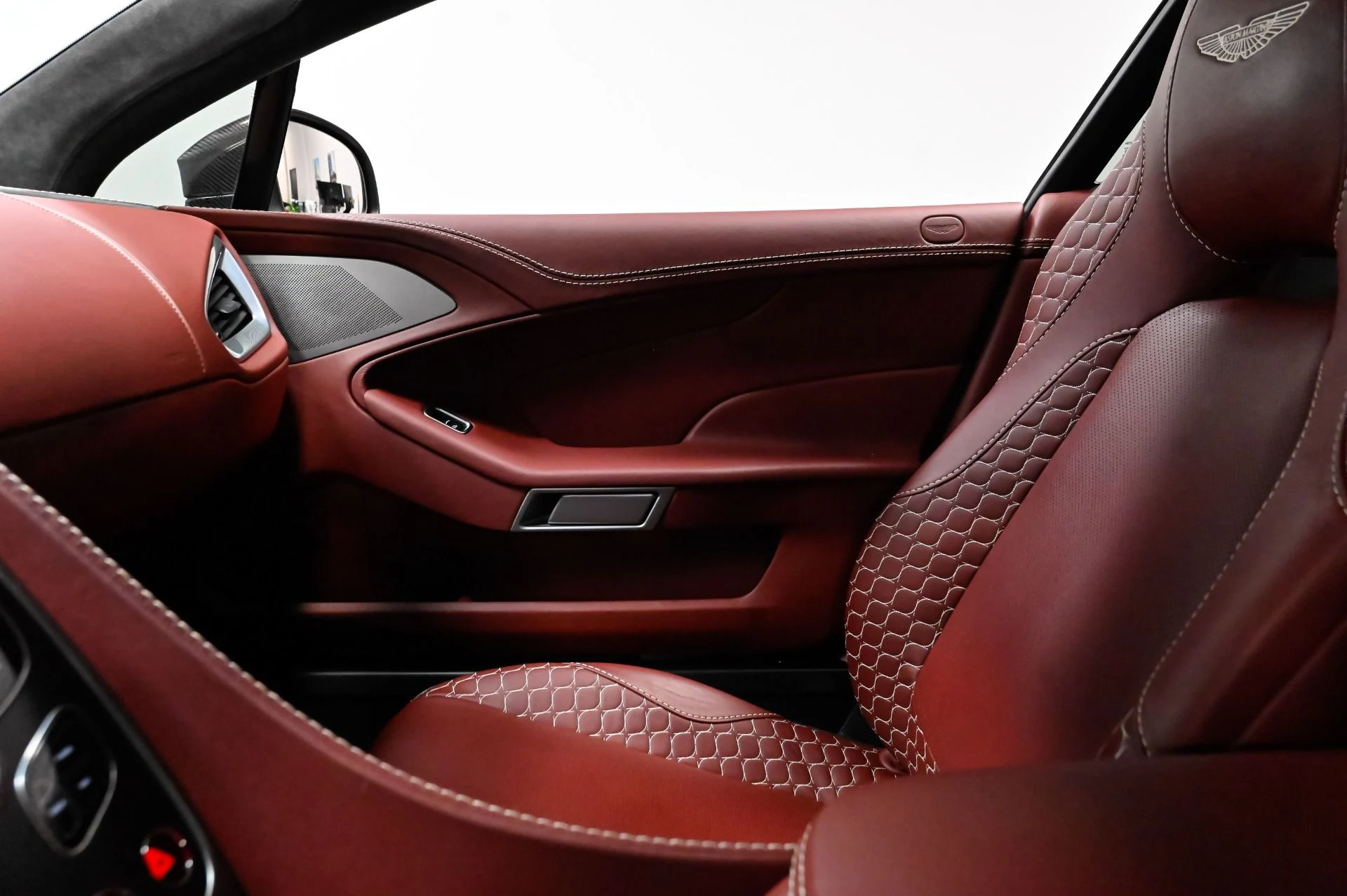 mph010_483970604_Used_2014_Aston_Martin_Vanquish_V12_1793299602_9d54d940ef