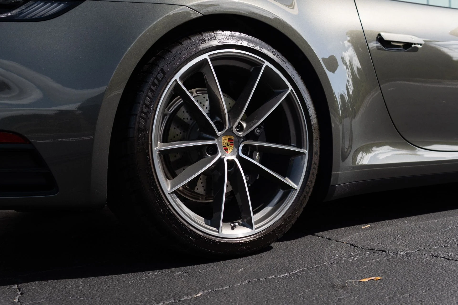 mph010_488689145_Used_2024_Porsche_911_Carrera_1772817798_ff8ff02edc