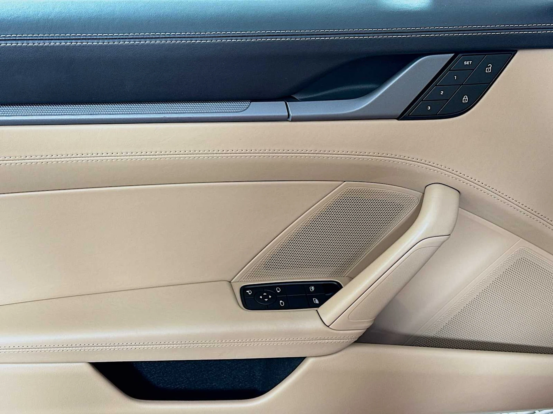 mph010_494410402_d0219701c01ebeb305ee0197c5f47149_09f61ea23b