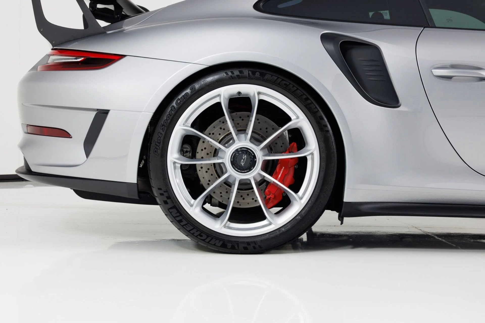 mph010_495210052_Used_2019_Porsche_911_GT_3_RS_1778792364_13db5cecec