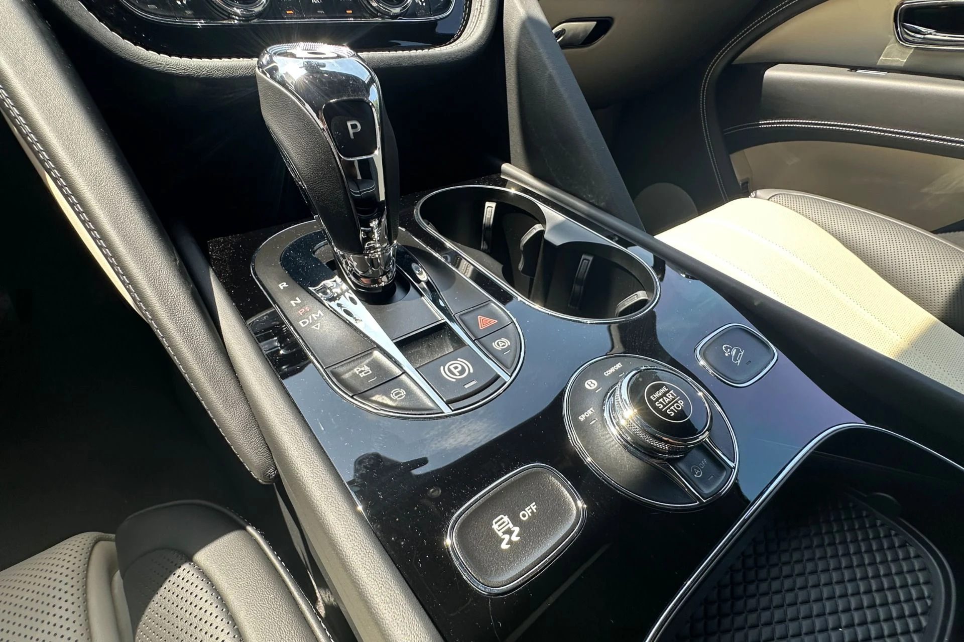 mph010_496888397_New_2026_Bentley_Bentayga_V8_1781256898_17aad3c7b8
