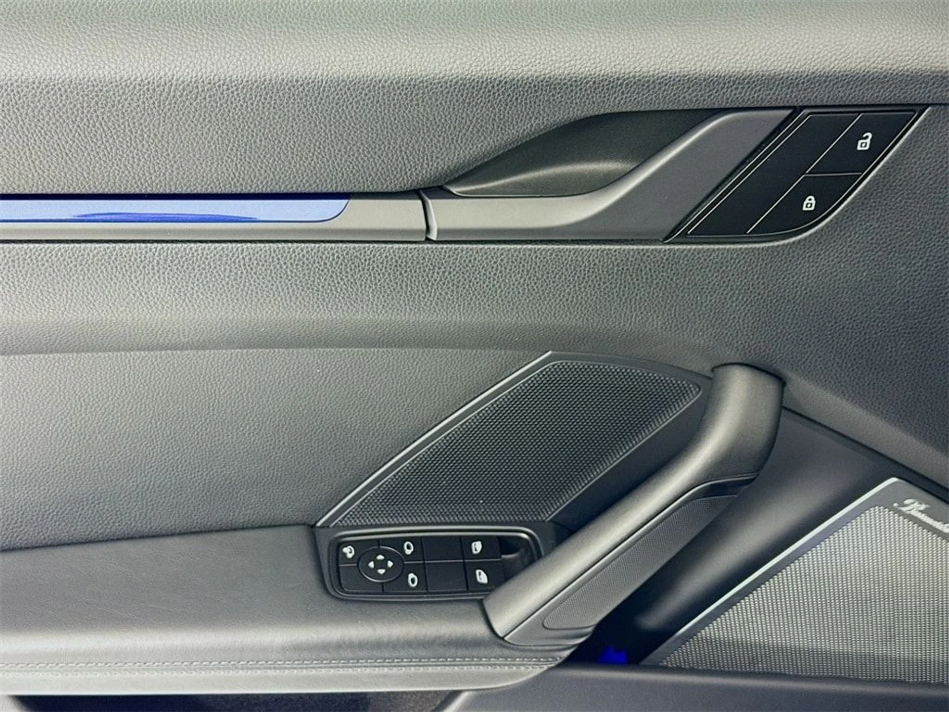 mph010_498543365_a14f6f0dc735660e0768e2e8ff181c11x_f412614957