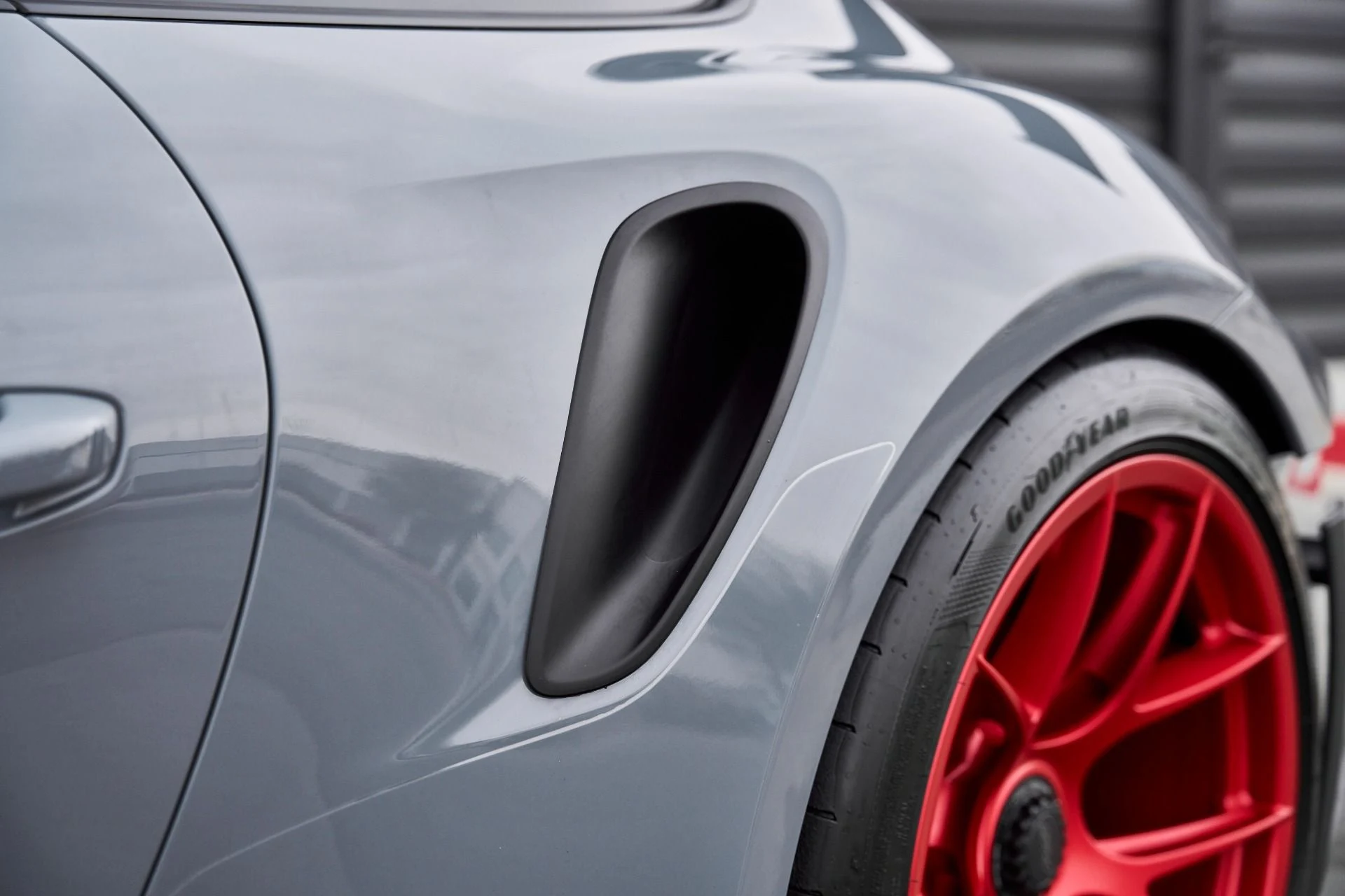 mph010_500668876_Used_2024_Porsche_911_GT_3_RS_1767150468_eaf4c84baa