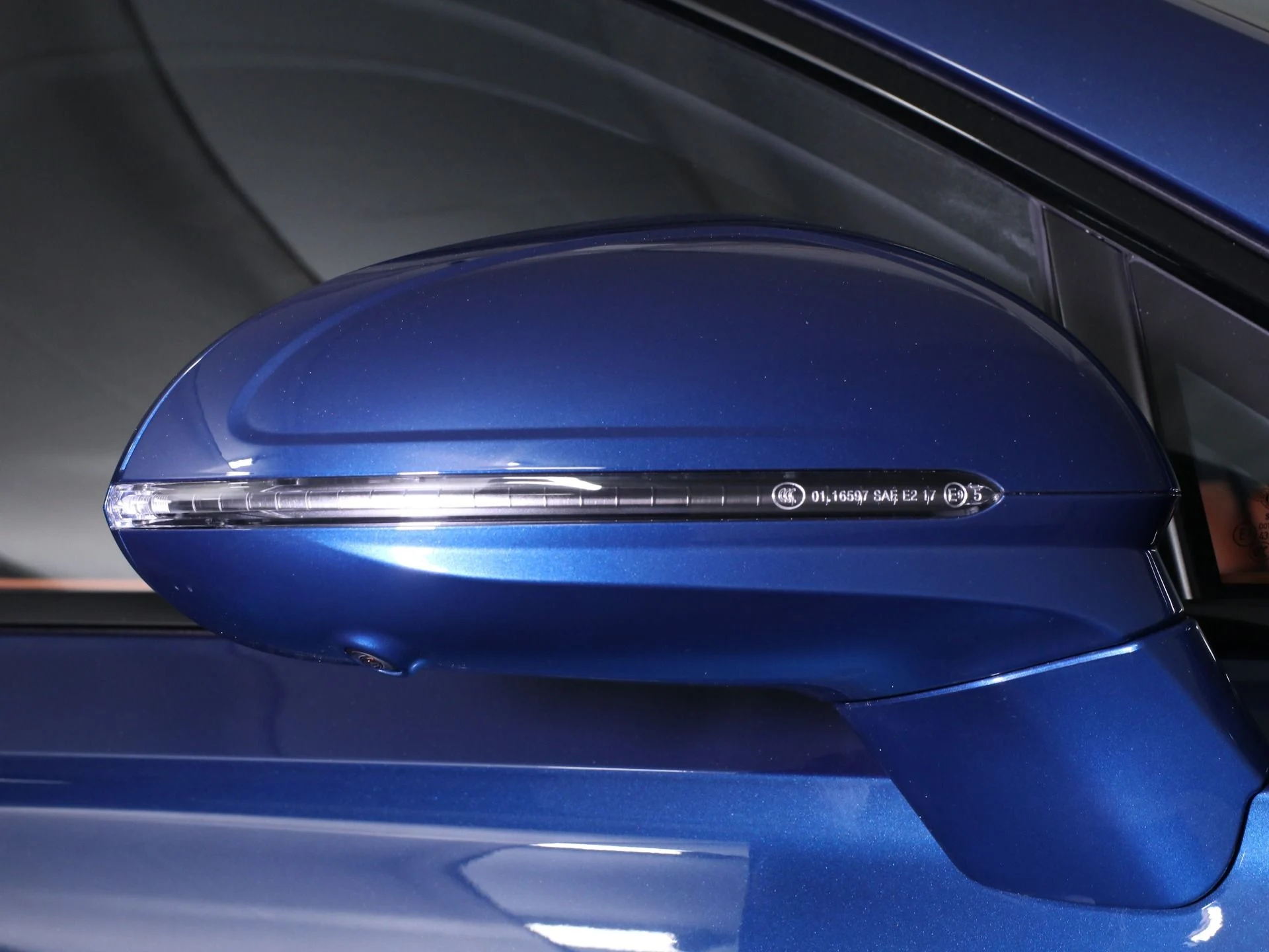 mph010_5007568_New_2025_Aston_Martin_DBX_707_1756801667_af526b0384