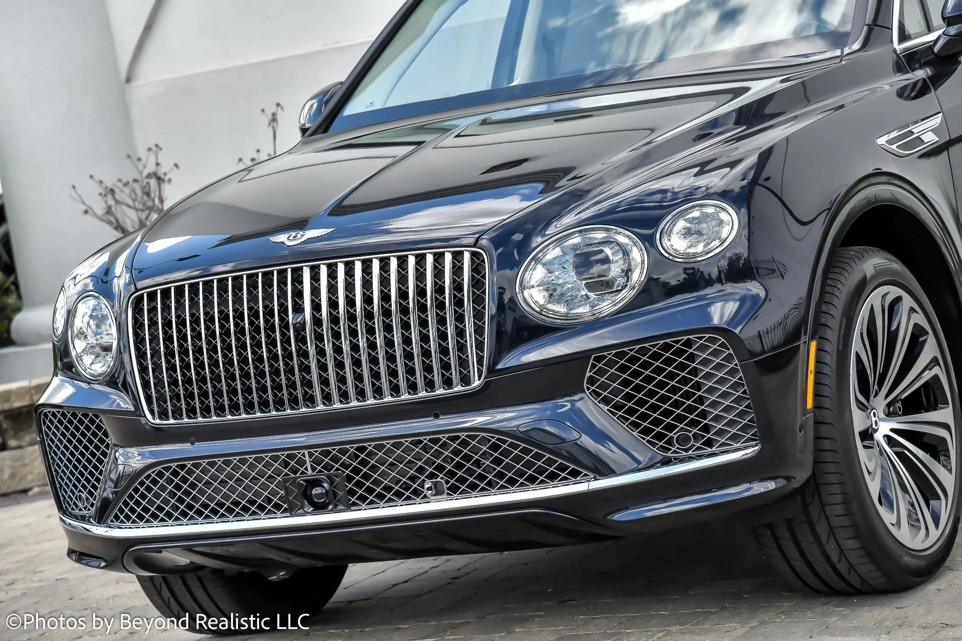 mph010_50348397_Used_2024_Bentley_Bentayga_Azure_1760342137_7ec624dc20