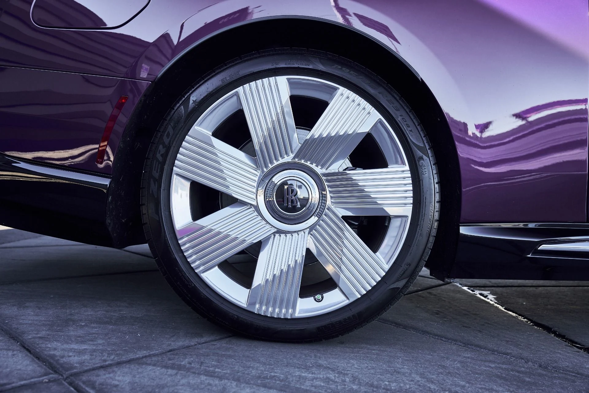 mph010_504662389_Used_2024_Rolls_Royce_Spectre_Base_1771724324_b24c7a558d