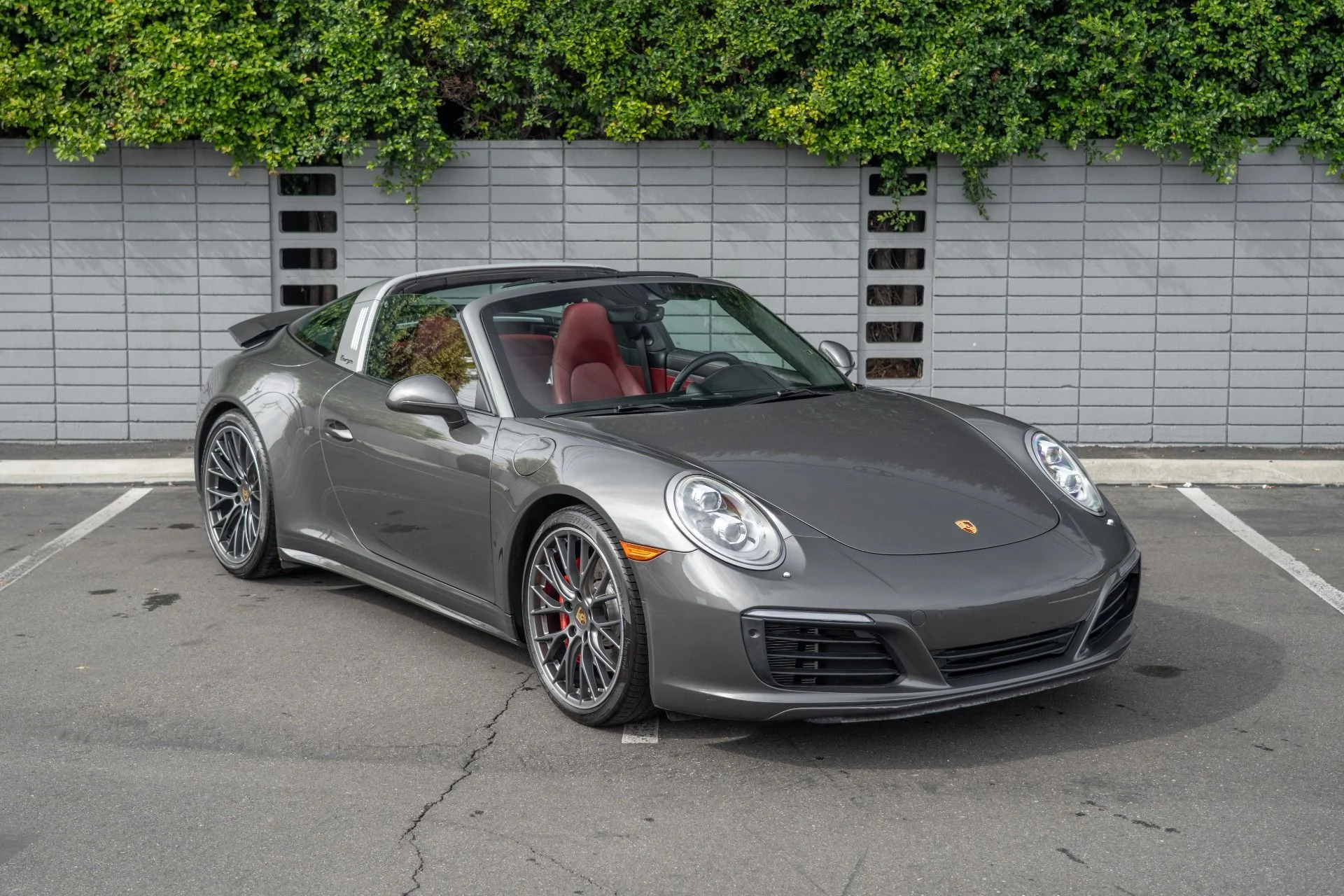 mph010_5204785_Used_2017_Porsche_911_Targa_4_S_1761592215_8b801ed628