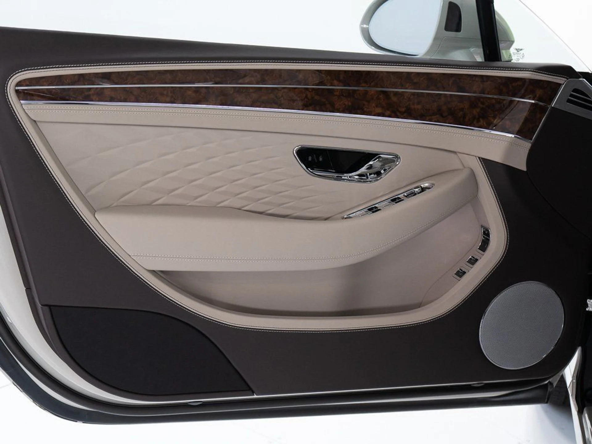 mph010_521376382_b5ef786155207fa3e584c1d7d26637a2_348c2f45ef