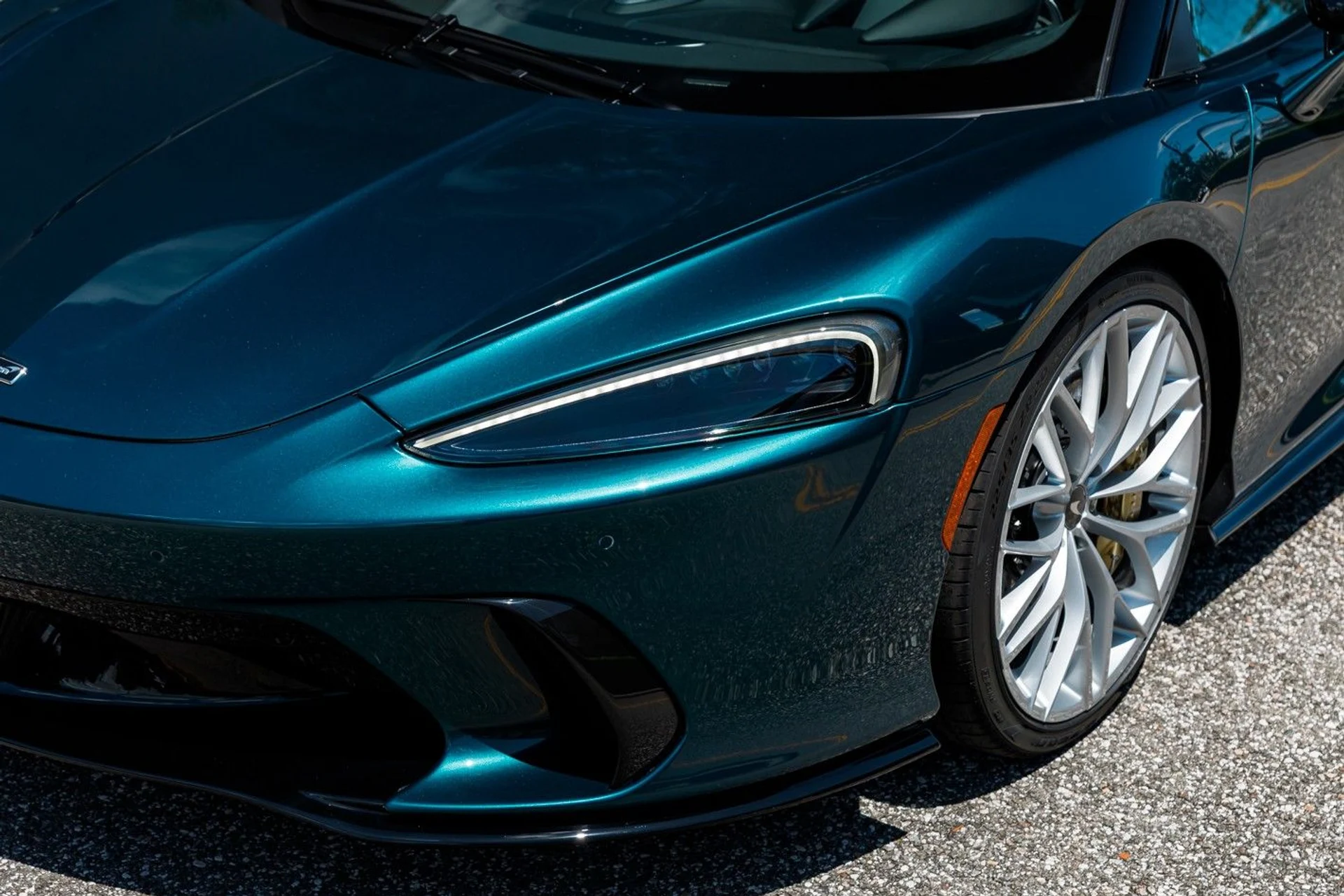 mph010_521477918_672_p11_l_94fb067728