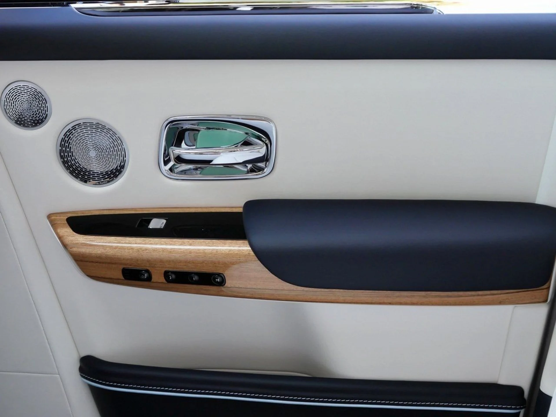 mph010_522728409_58d05651424856bf0c532247f1dcf514x_d073b06ed2