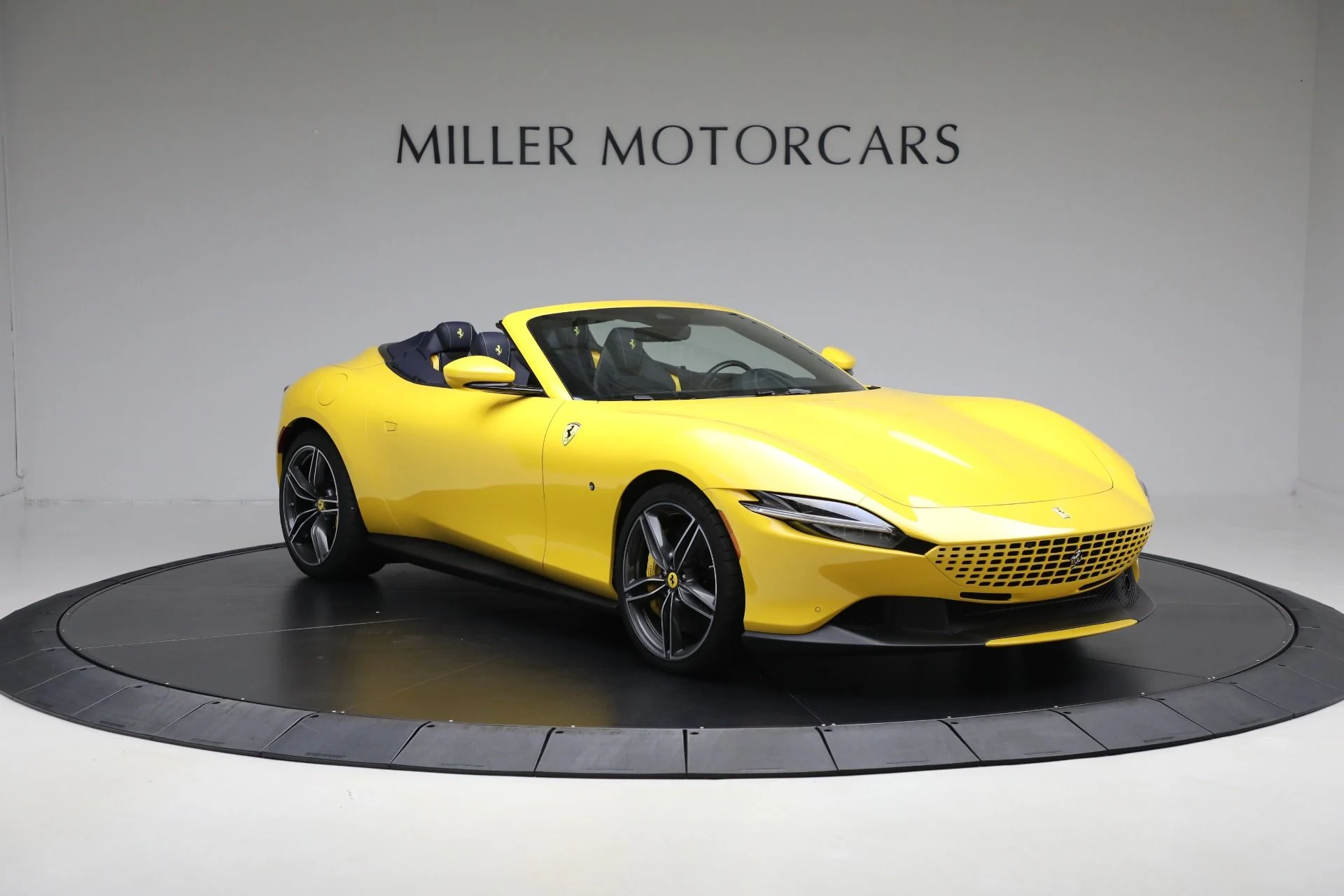 mph010_523153161_Used_2025_Ferrari_Roma_Spider_1758310814_efbedff087