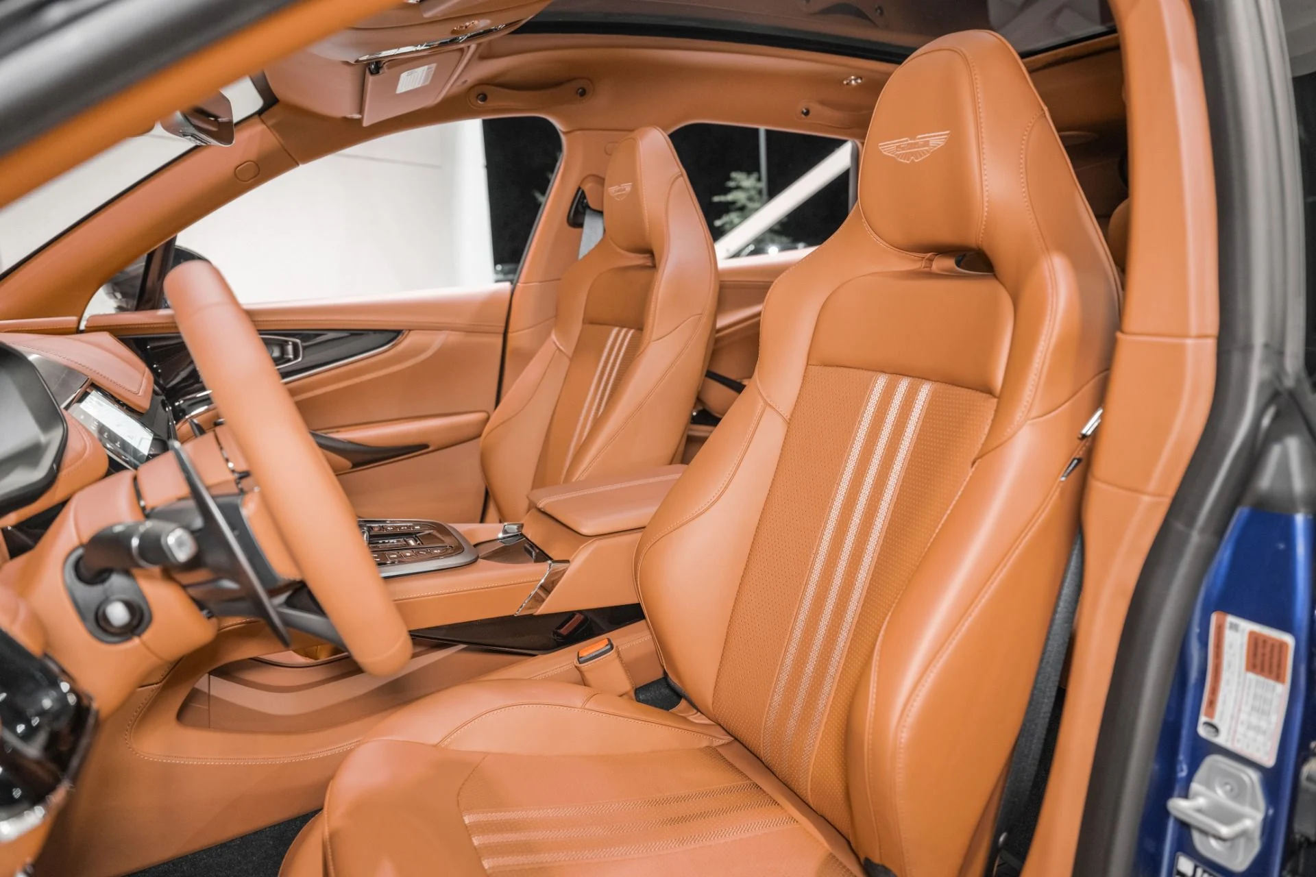 mph010_531418232_New_2026_Aston_Martin_DBX_707_1780939775_e9d80de6ae