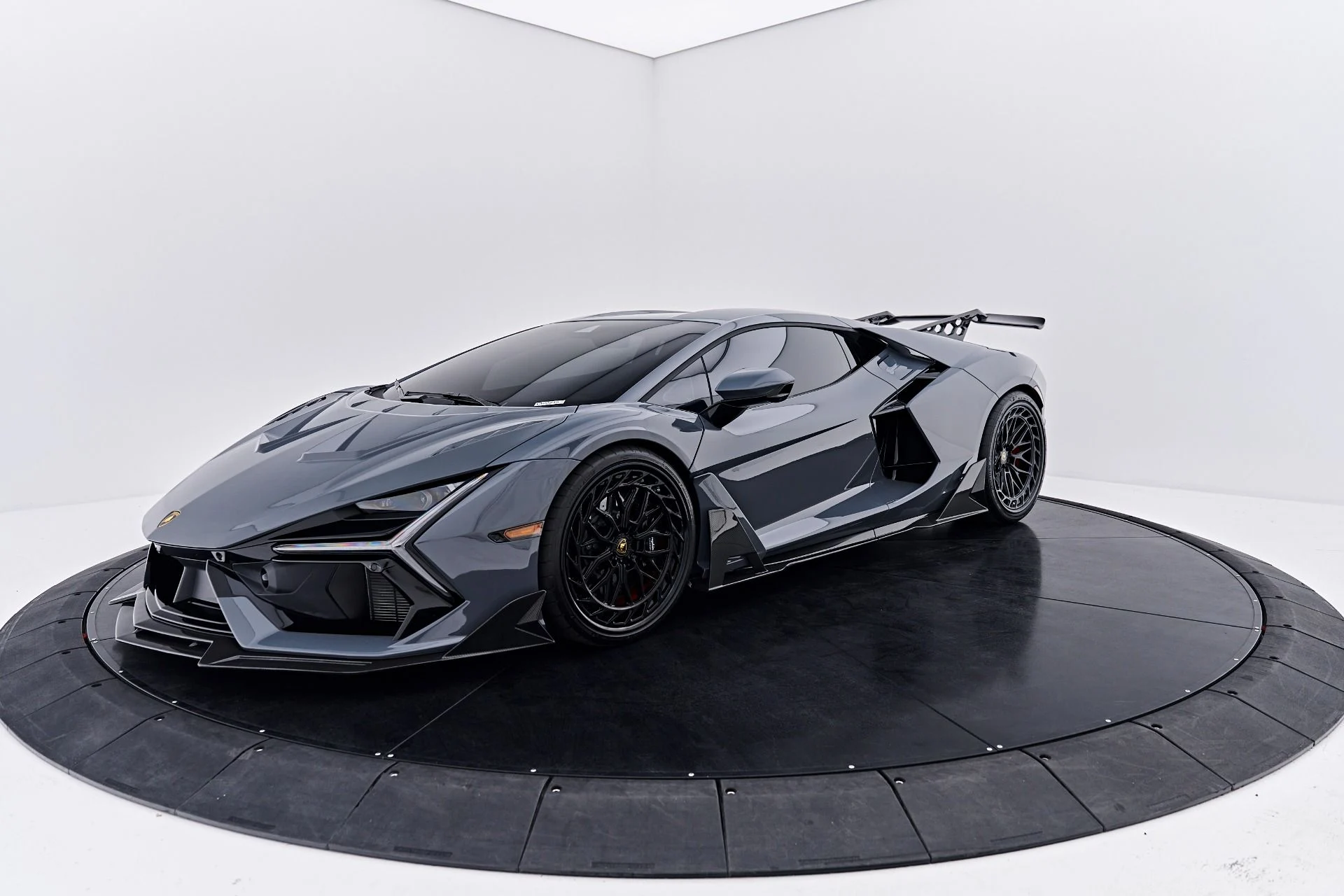mph010_534208871_Used_2024_Lamborghini_Revuelto_Base_1789623348_58ea391fe7