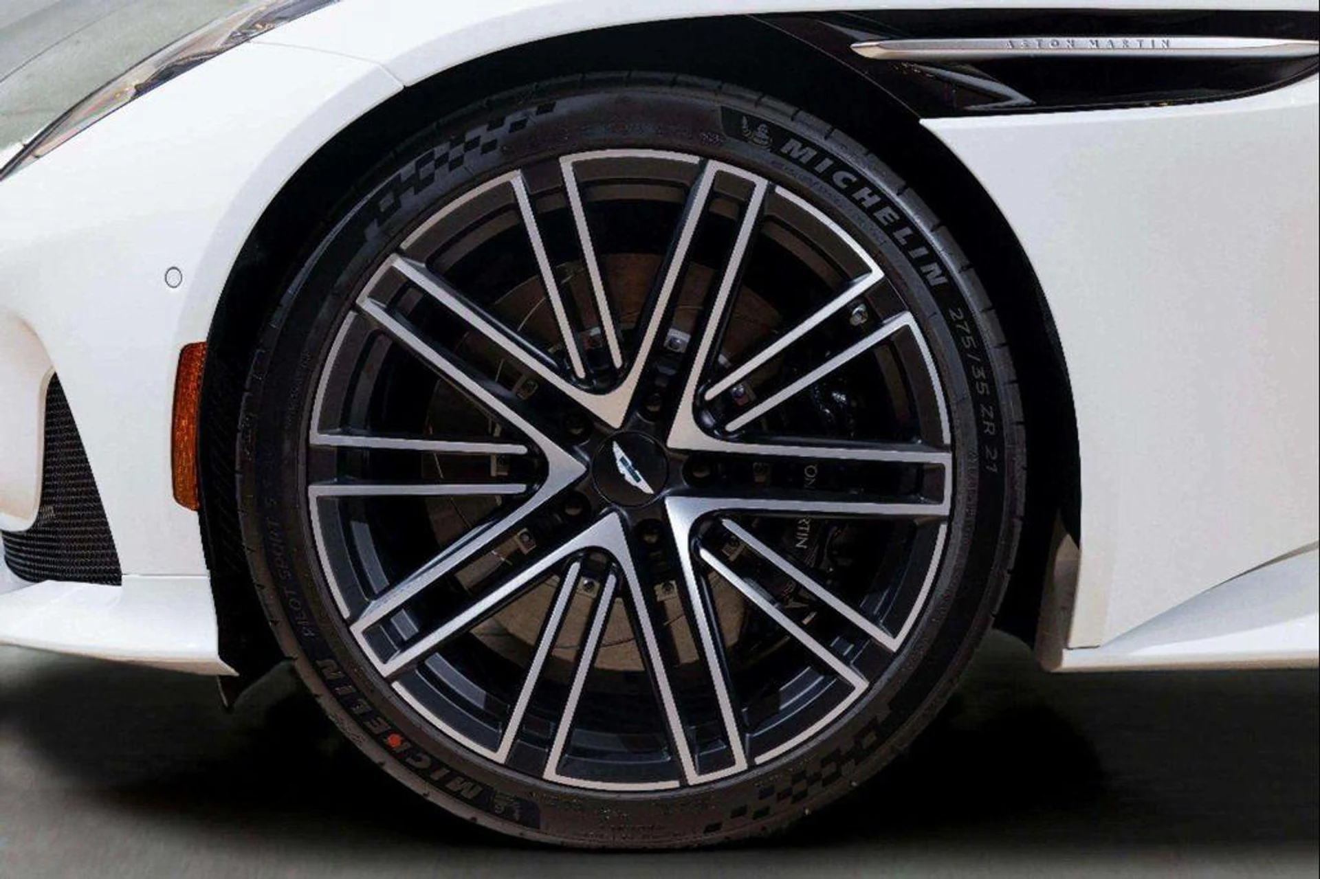 mph010_54408736_63k_Kg_A_Bj_R4_Gs_SMR_3_Ri_E_Expd6_Y6_U_79cc2d8a0c