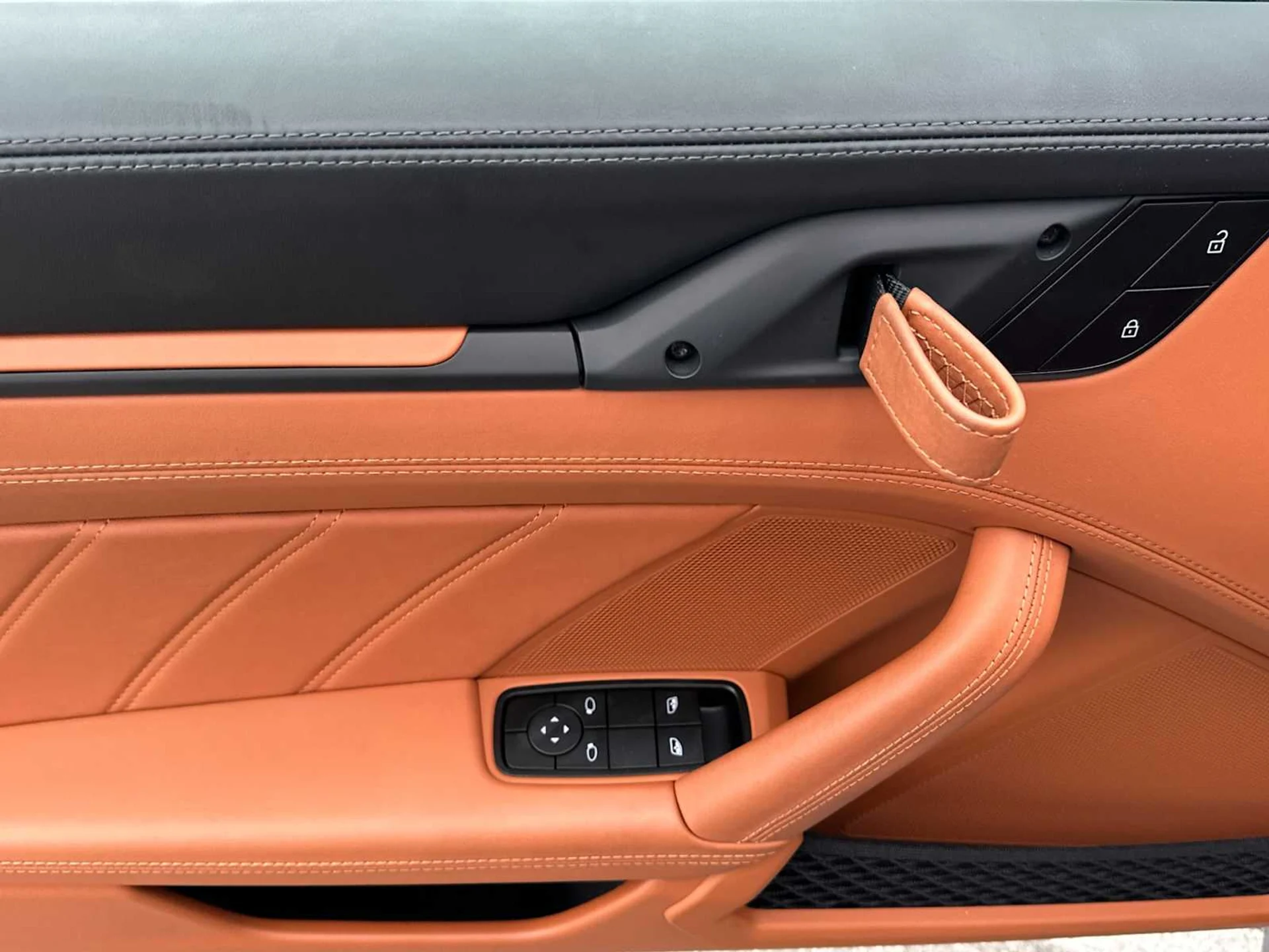 mph010_562884084_fc5b8769a704e6f9a6d0cdc69e501433x_daa93bccec