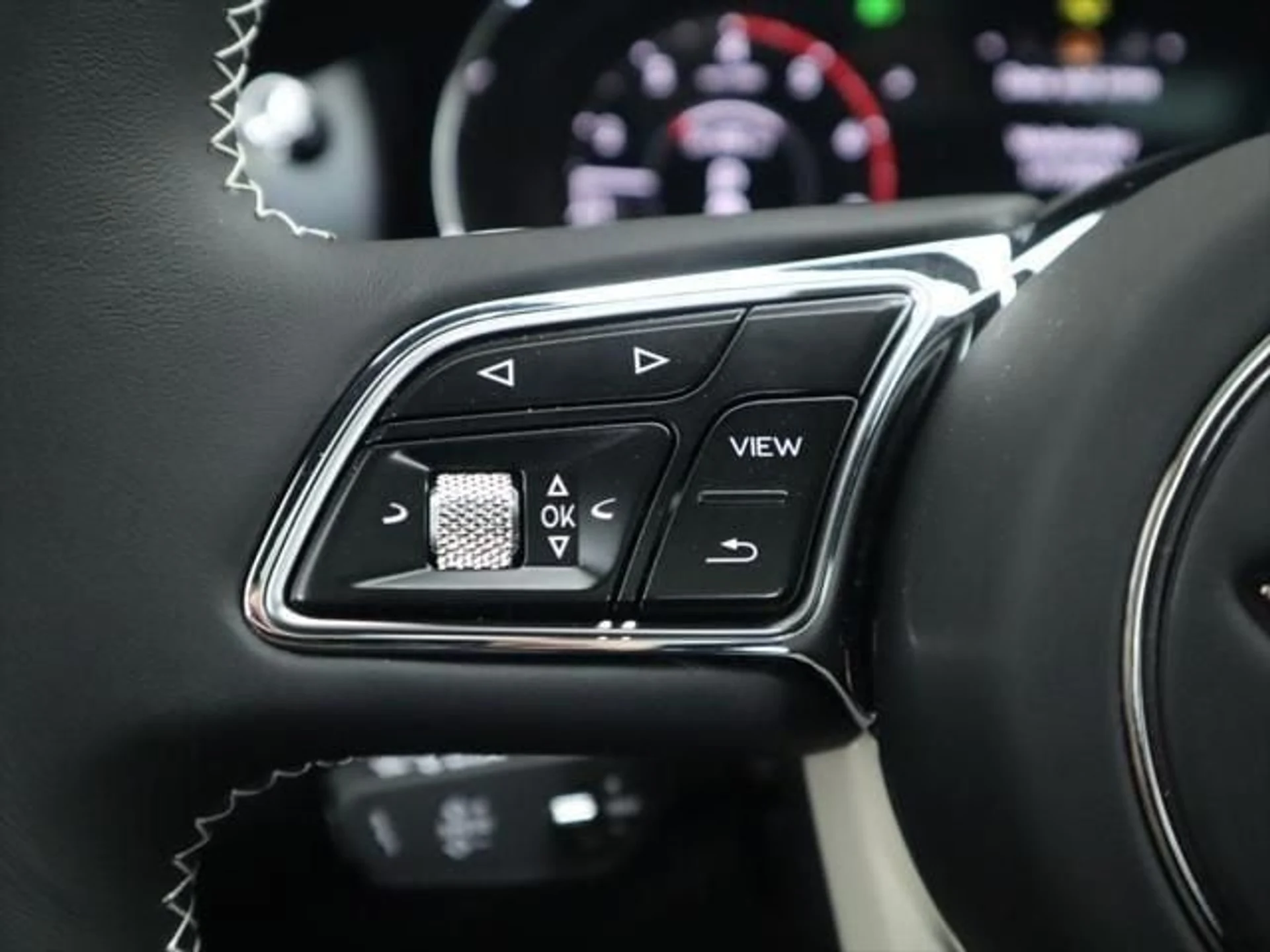 mph010_565576825_used_2025_bentley_bentayga_ewb_v8awd_8119_23022887_11_640_b35fb8456d