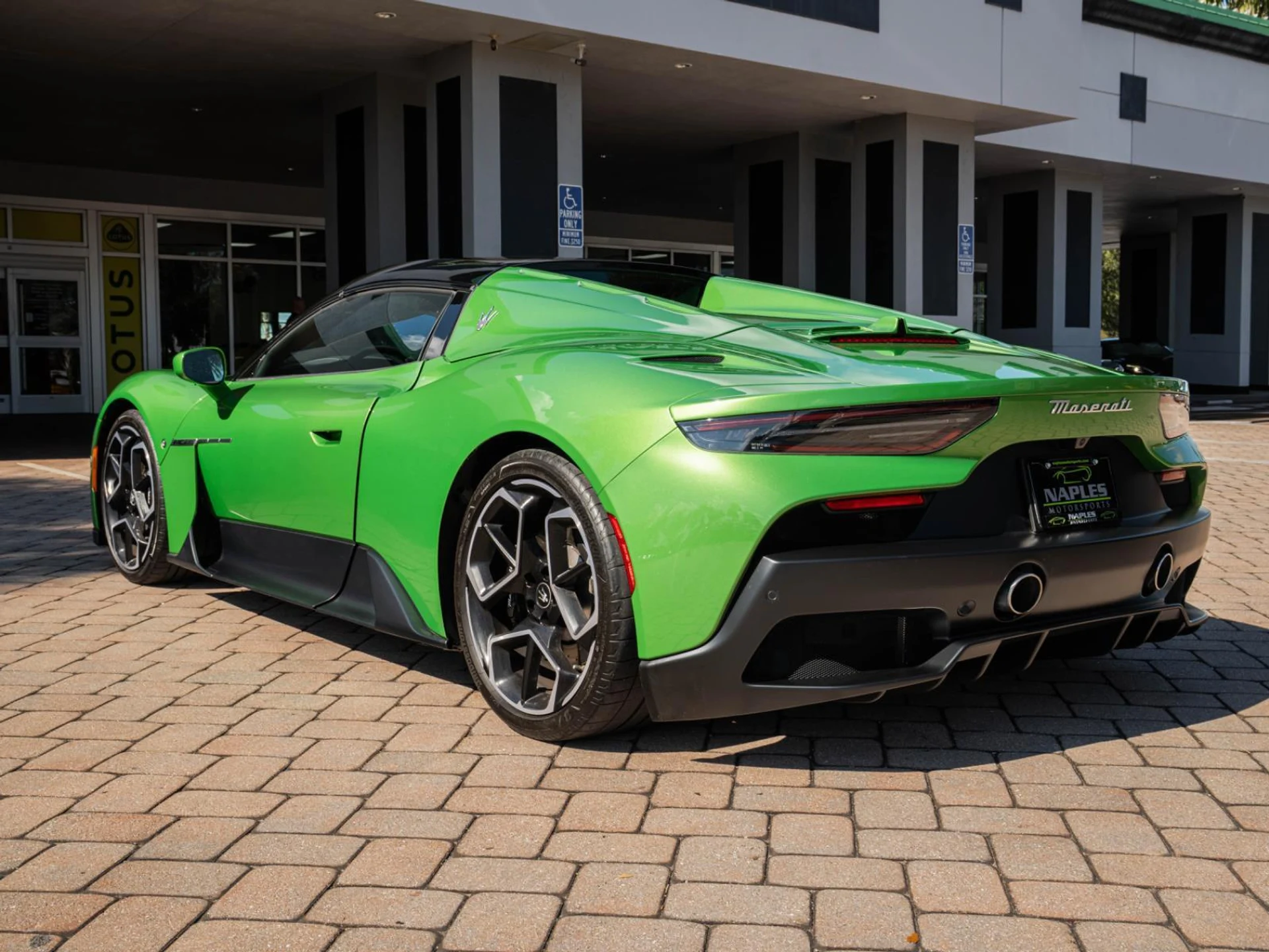 mph010_566679566_Used_2023_Maserati_MC_20_Cielo_1769250109_7a9f31343c