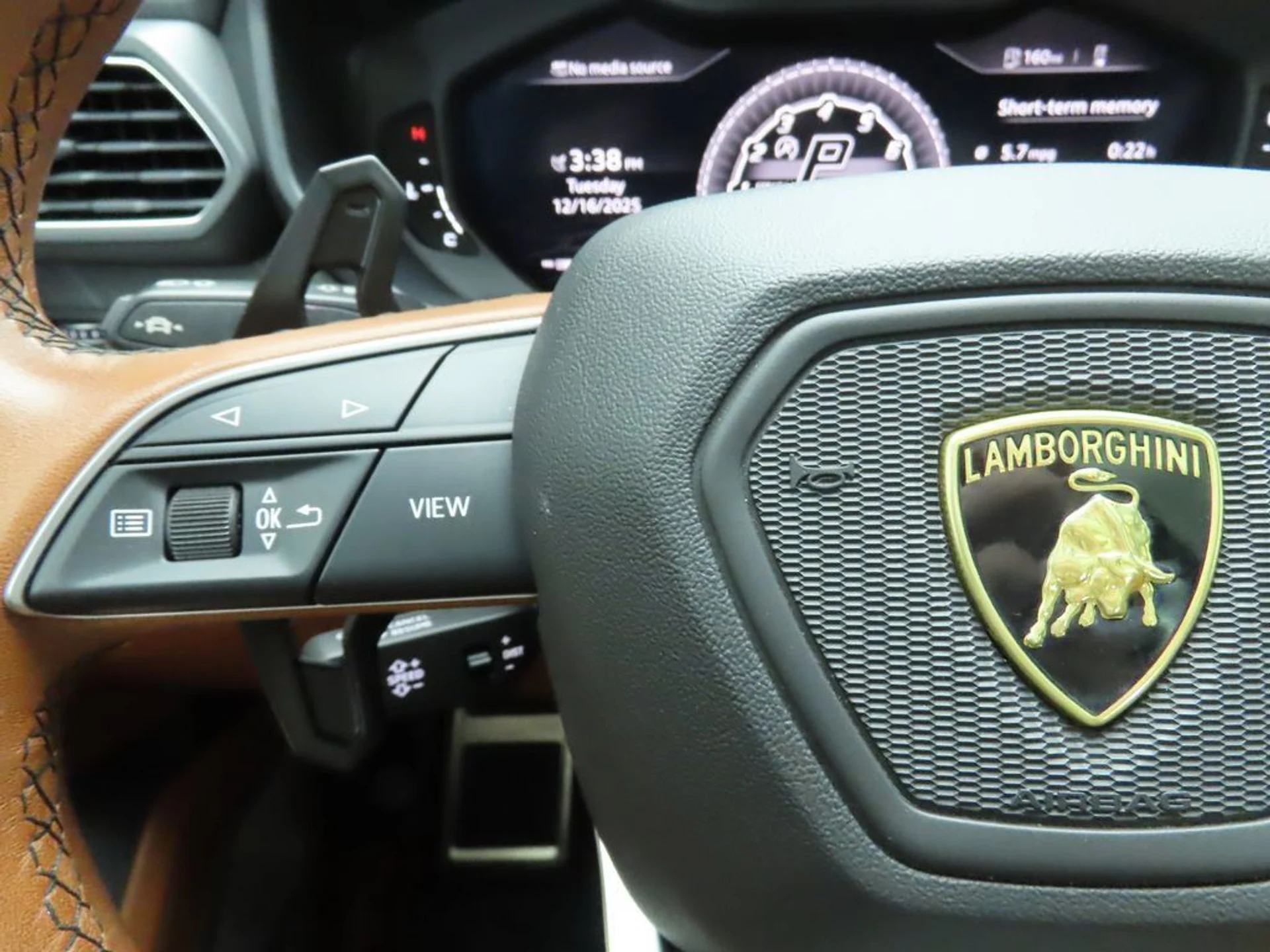 mph010_57337092_used_2019_lamborghini_urus_awd_8119_22960416_11_1024_5acca90087