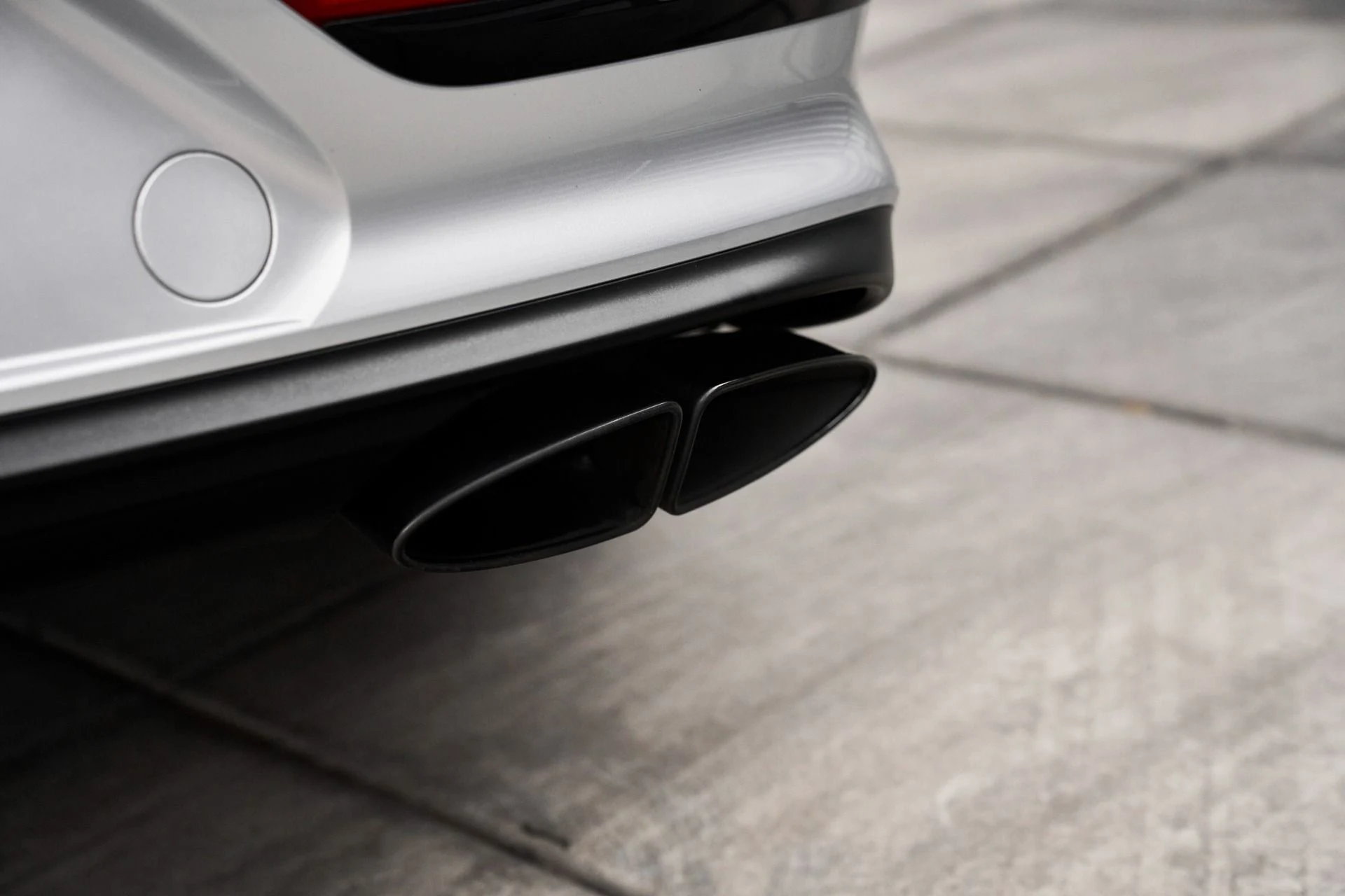 mph010_57709059_Used_2023_Bentley_Bentayga_EWB_Azure_1763502481_dc1f03c28a