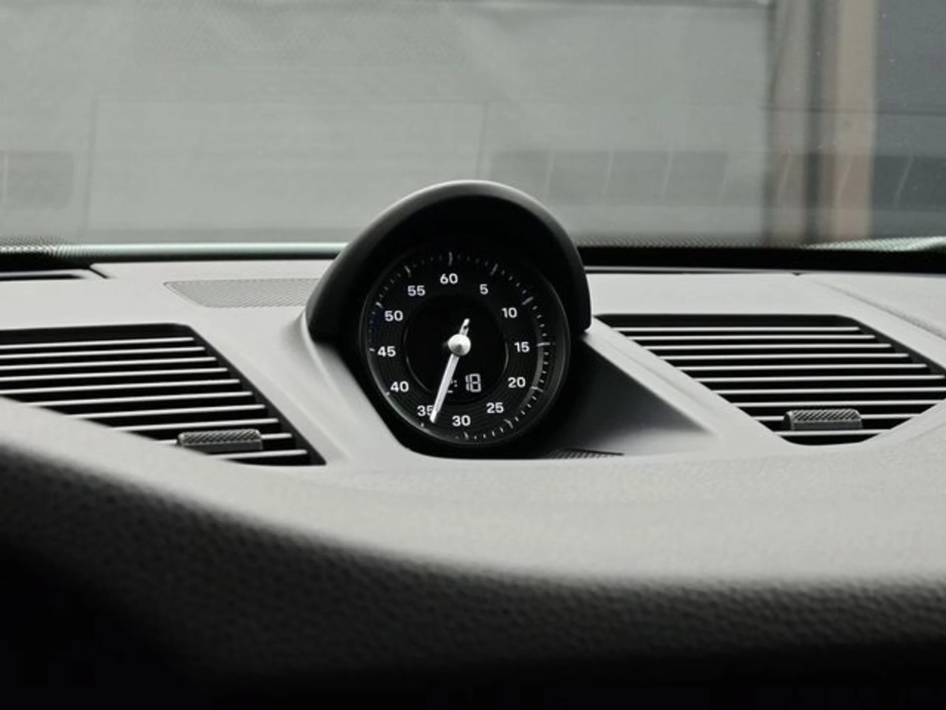 mph010_583004957_1f4273d47a19cd62be93376c1dba664cx_7669b5d1a1