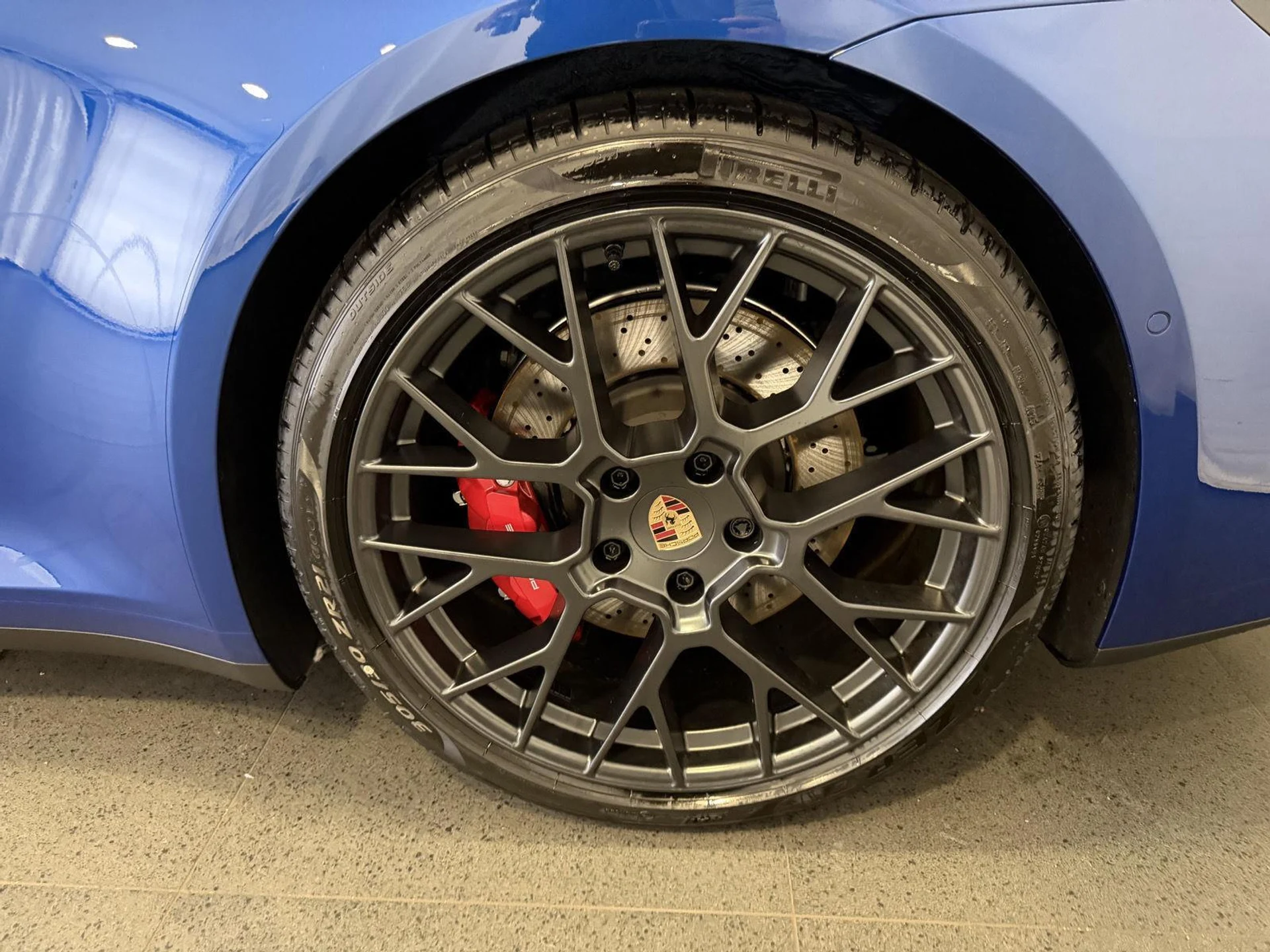 mph010_592497495_a7b14a70a3bb508a199f325e9378d51bx_cec872b1d5