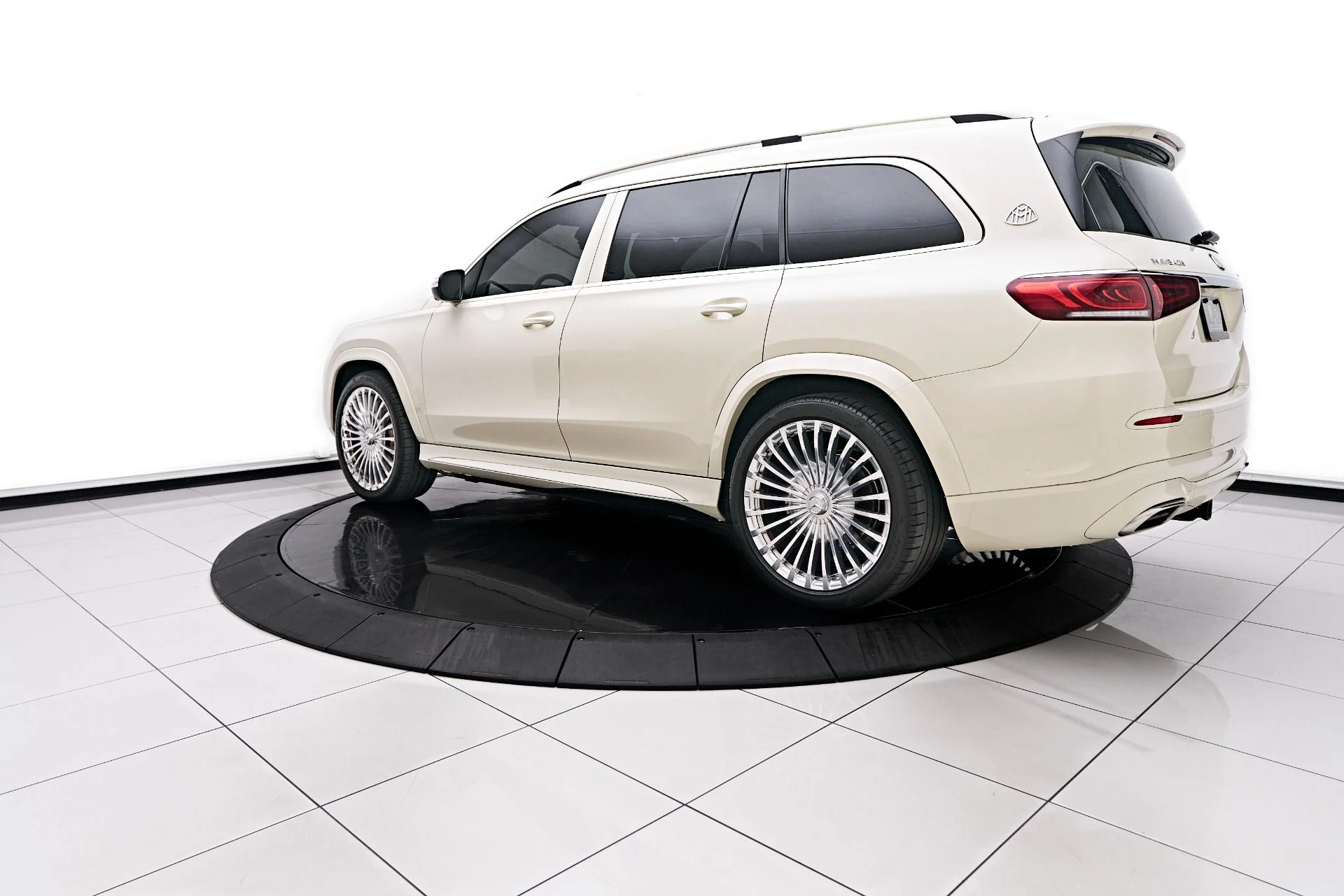 mph010_593572104_Used_2021_Mercedes_Benz_GLS_Maybach_GLS_600_1750720841_622e35ee54