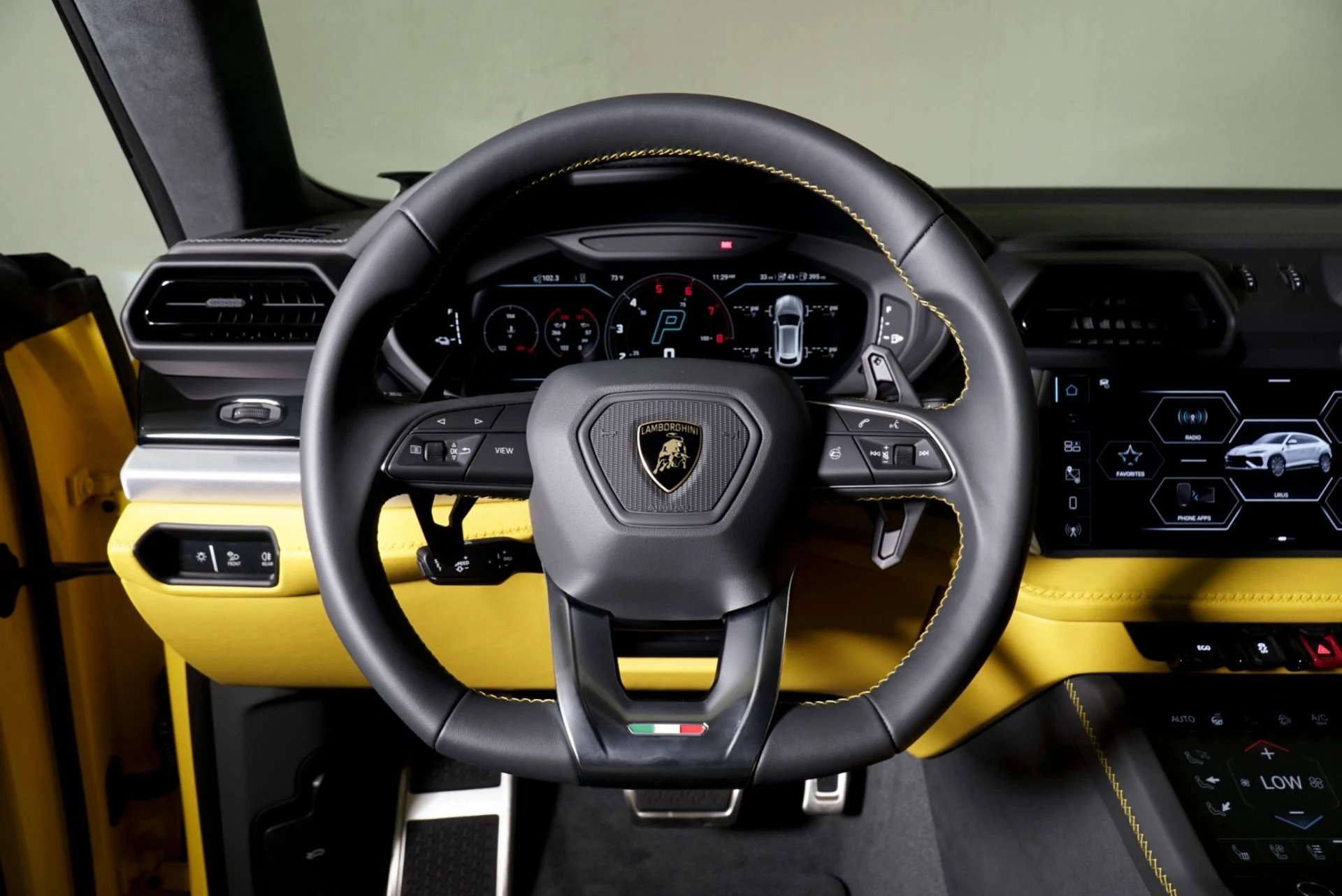 mph010_59904975_New_2026_Lamborghini_Urus_SE_1776446130_2ea3cdff47