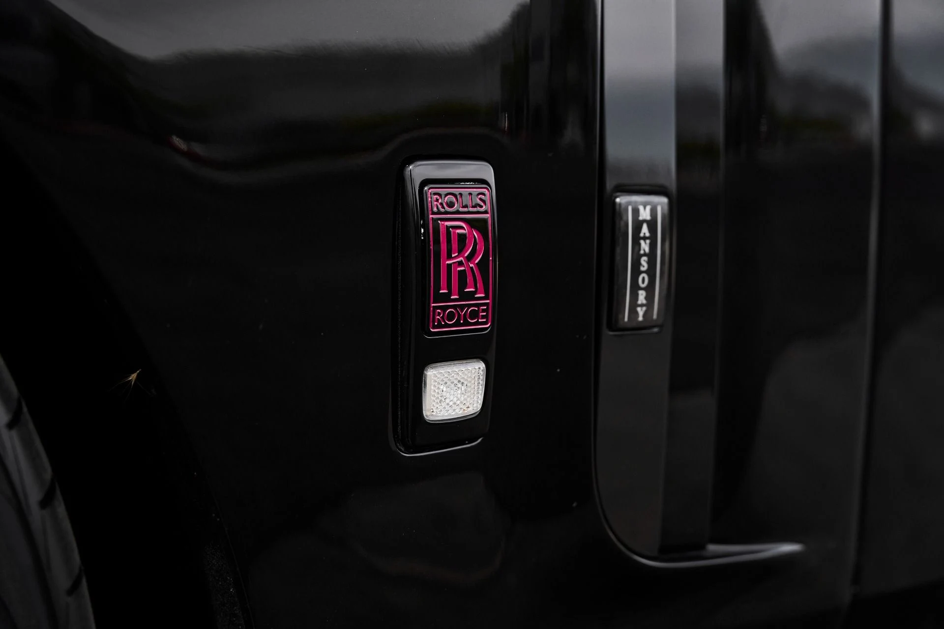 mph010_601872923_Used_2023_Rolls_Royce_Phantom_Base_1778203553_d27c4bbf00