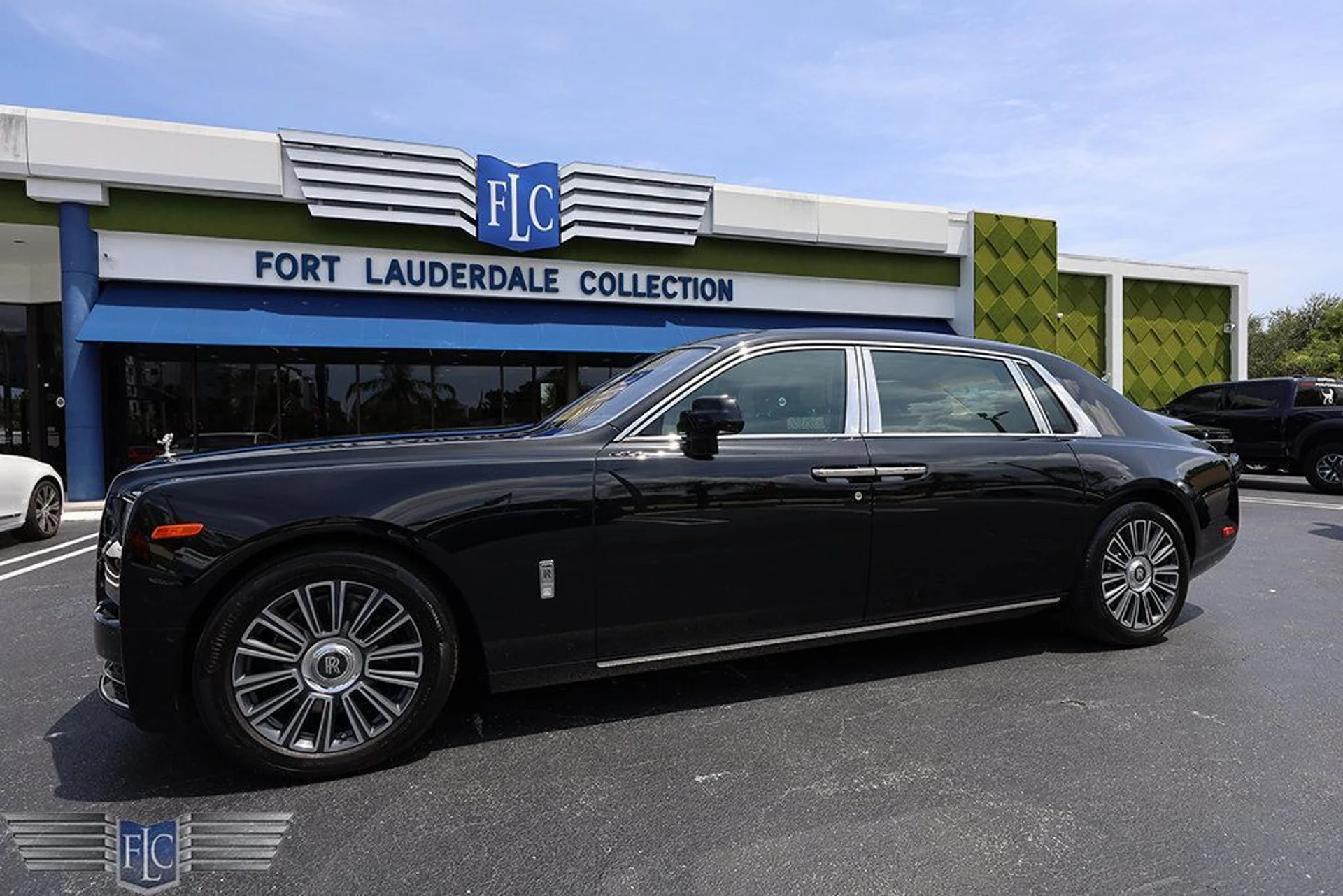 mph010_60357584_used_2020_rolls_royce_phantom_extendedwheelbasesedan_6305_22909109_11_1024_d4a64256b8
